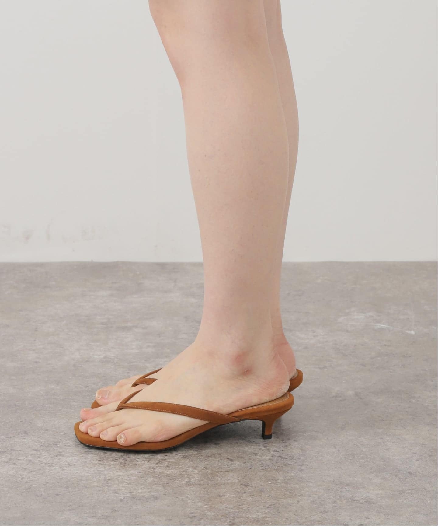値下!超美品　BLACK SUEDE STUDIO ベージュサンダル35size BLACK SUEDE STUDIO/ブラックスエードスタジオ】THONGS サンダル