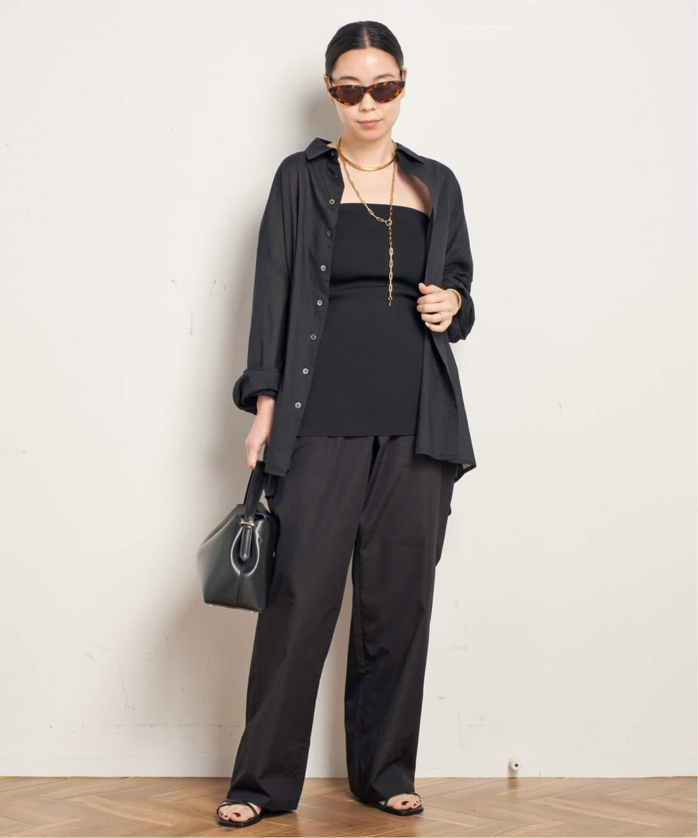 TOTEME/トーテム】LEATHER CROSSOVER SANDALS（サンダル）｜AP