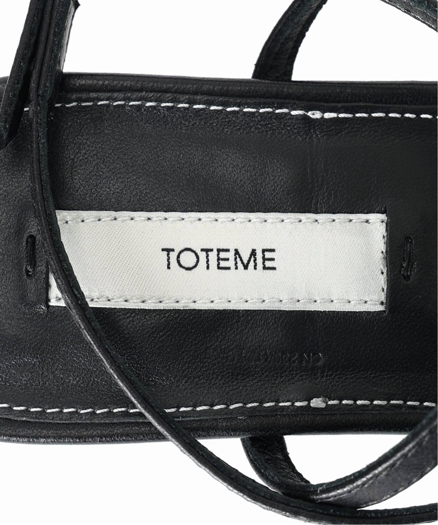 TOTEME/トーテム】LEATHER CROSSOVER SANDALS（サンダル）｜AP