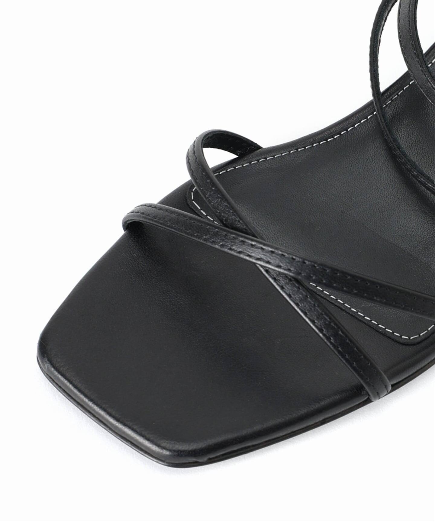 【関税送料込】TOTEME レザーサンダル TOTEME/トーテム】LEATHER CROSSOVER SANDALS（サンダル）｜AP