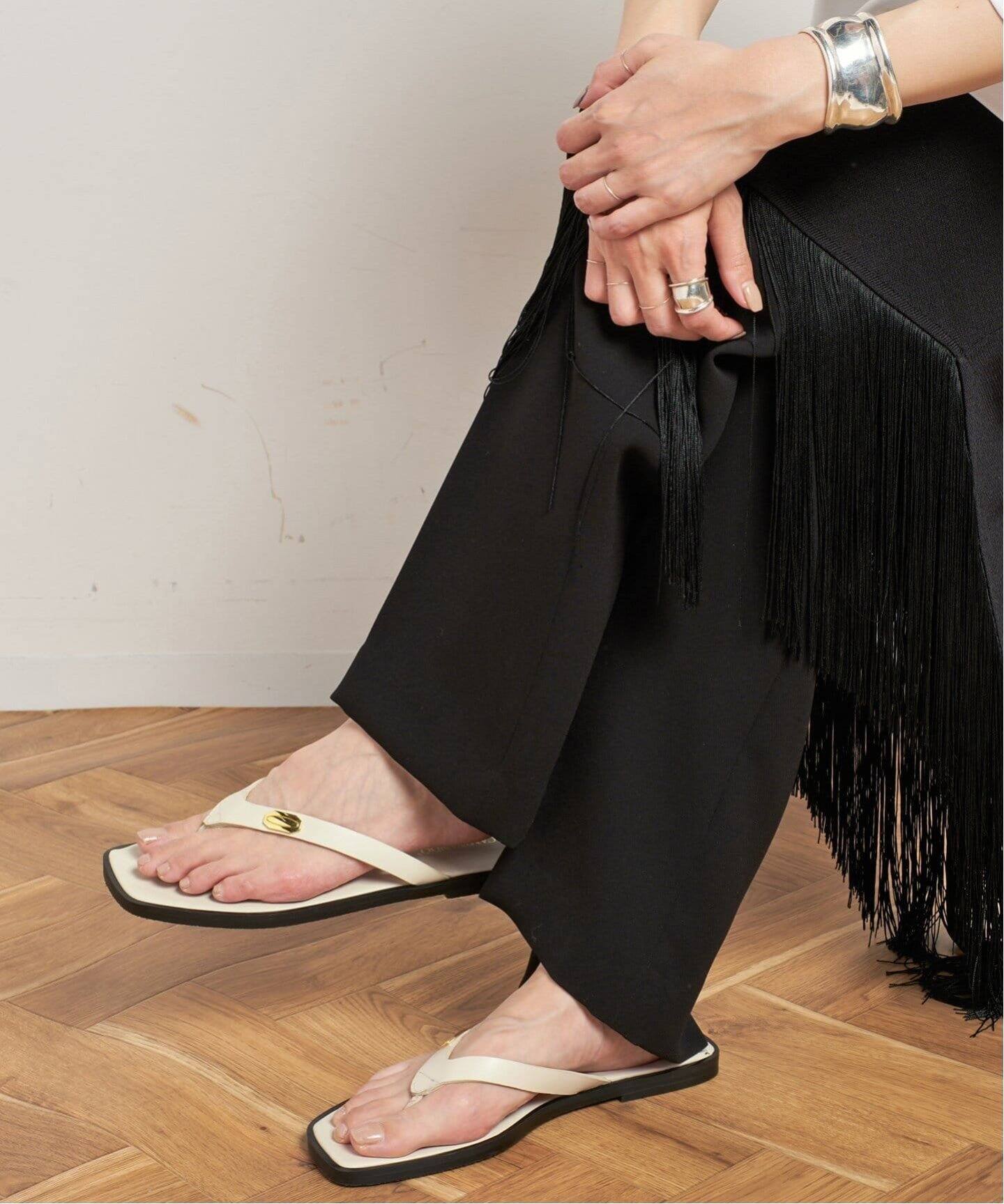 【美品】CAMINANDO カミナンド トングサンダル ブラック 7 24.0 CAMINANDO カミナンド トングサンダル THONG FLAT SANDALS 2521W