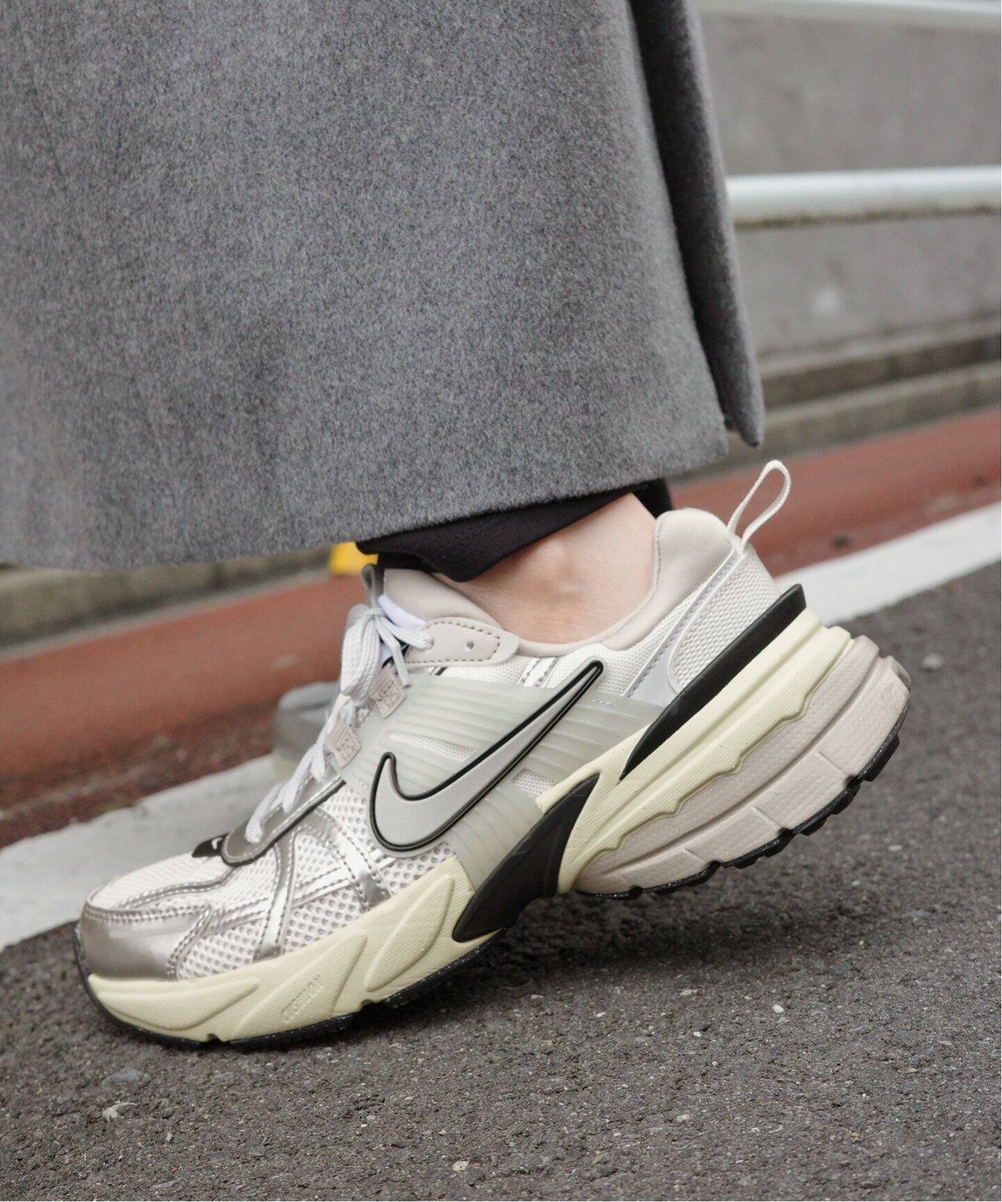 NIKE/ナイキ】追加V2K Run(Silver)（スニーカー）｜AP STUDIO 