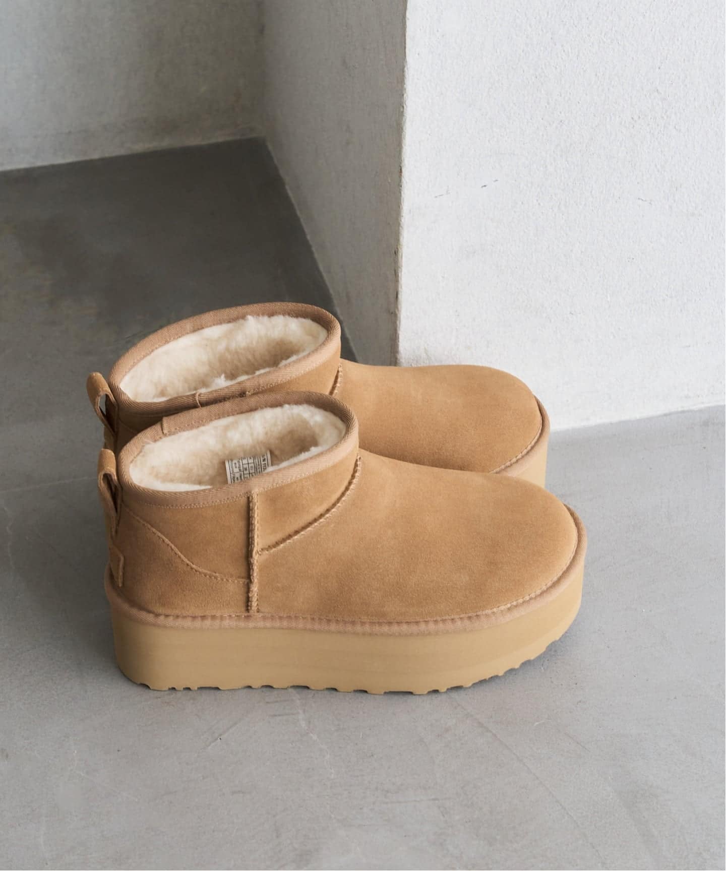 UGG/アグ W CLASSIC ULTRA MINI PLATFORM（ブーティ・ショートブーツ