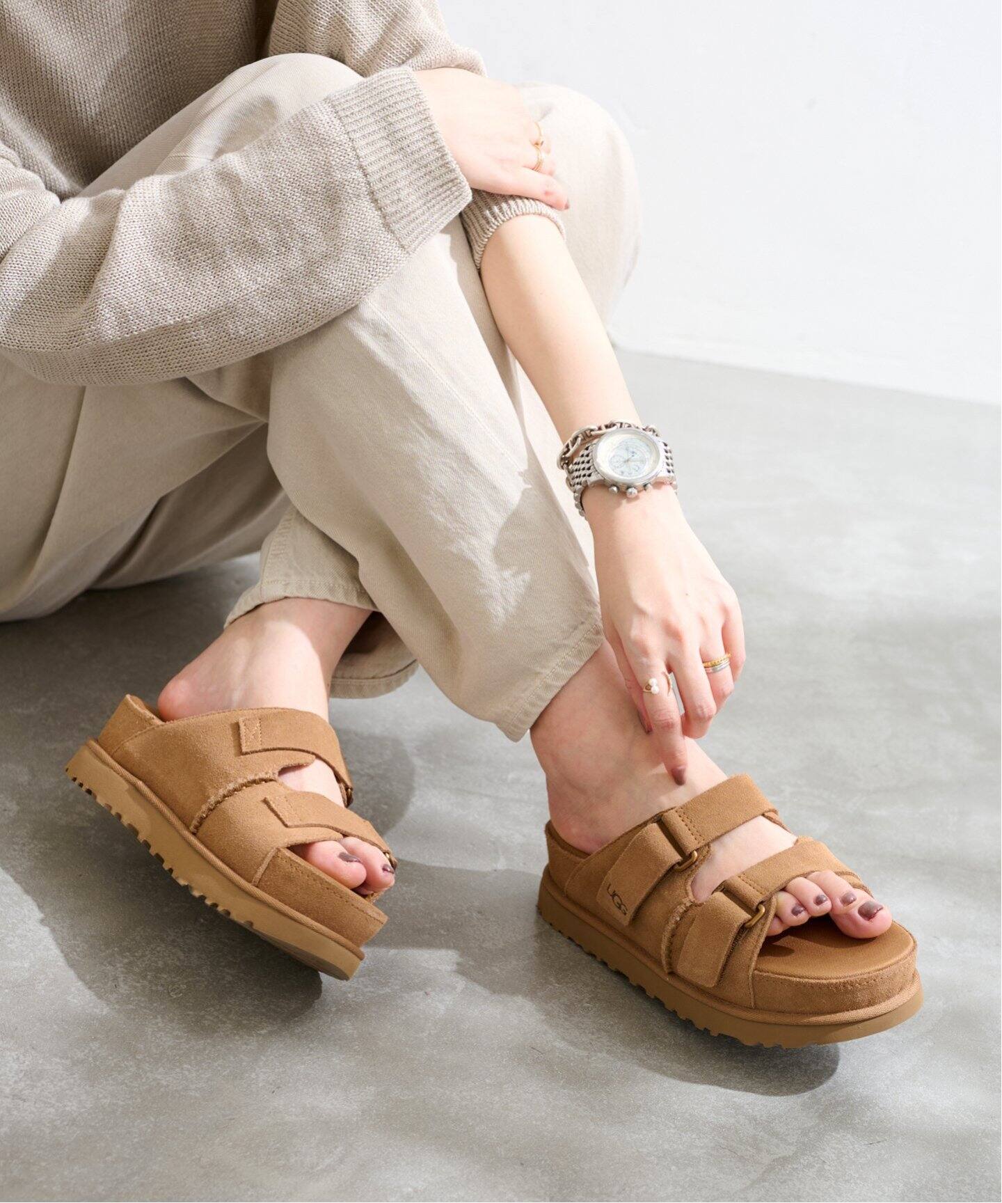 UGG/アグ W GOLDENSTAR HI SLIDE（サンダル）｜LE TALON（ル タロン 