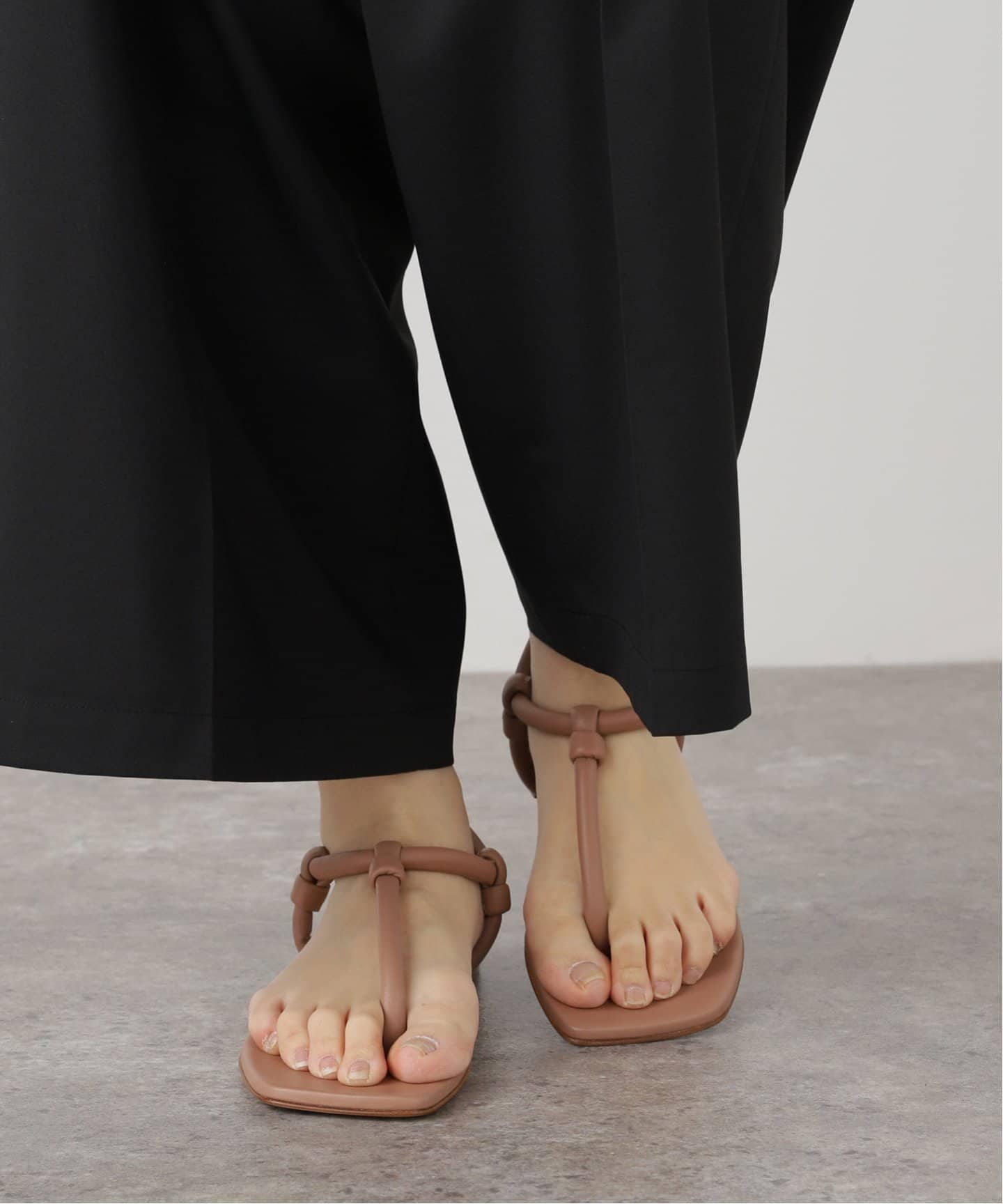 GIANVITO ROSSI シュノノットティテルサンタル 【関税込】 GIANVITO ROSSI/ジャンヴィト ロッシ JUNO THONG 05 NAPPA/thong