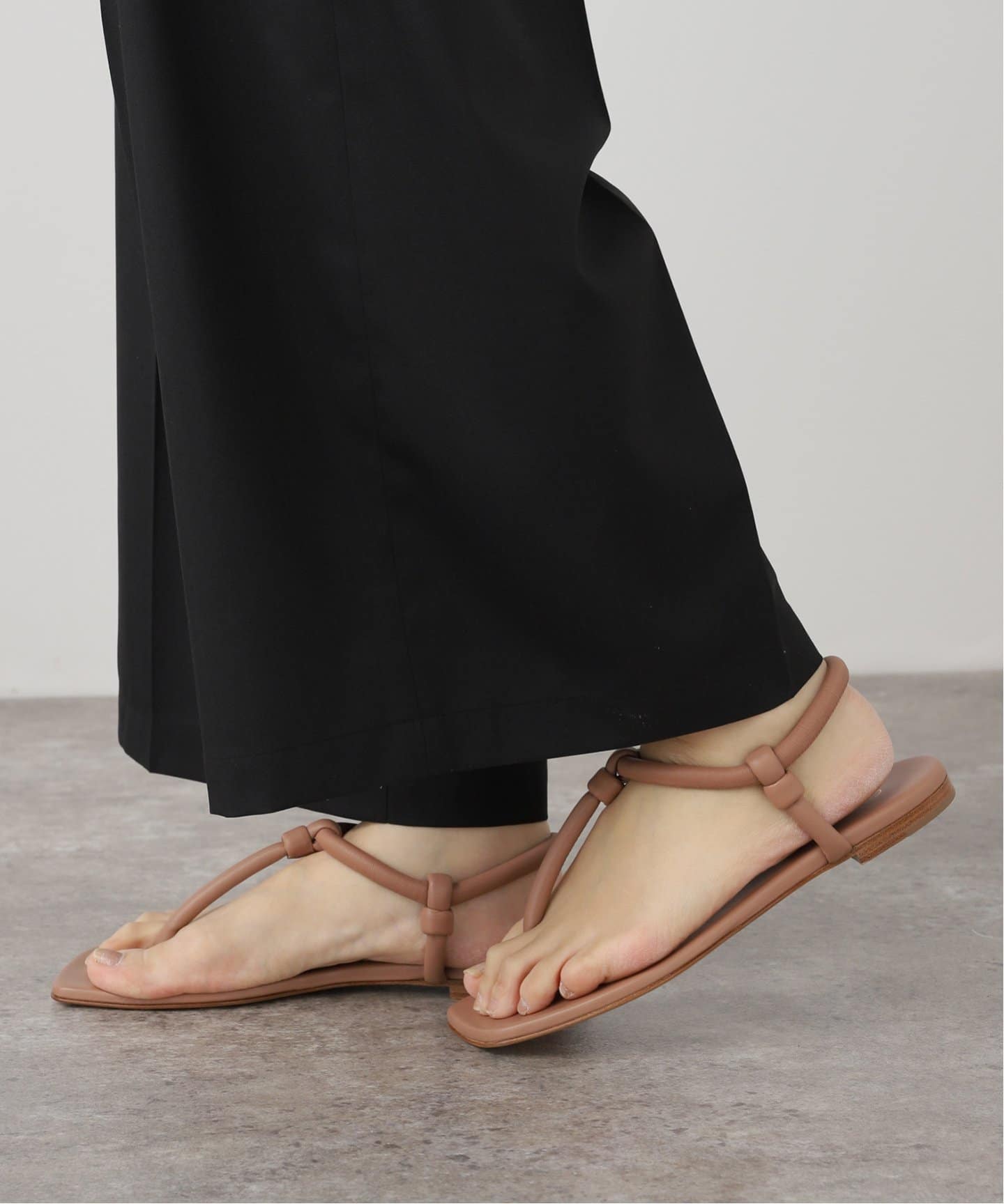 Gianvito Rossi【関税送料込&SALE価格】ジュノ05レザーサンダル GIANVITO ROSSI/ジャンヴィト ロッシ JUNO THONG 05 NAPPA/thong