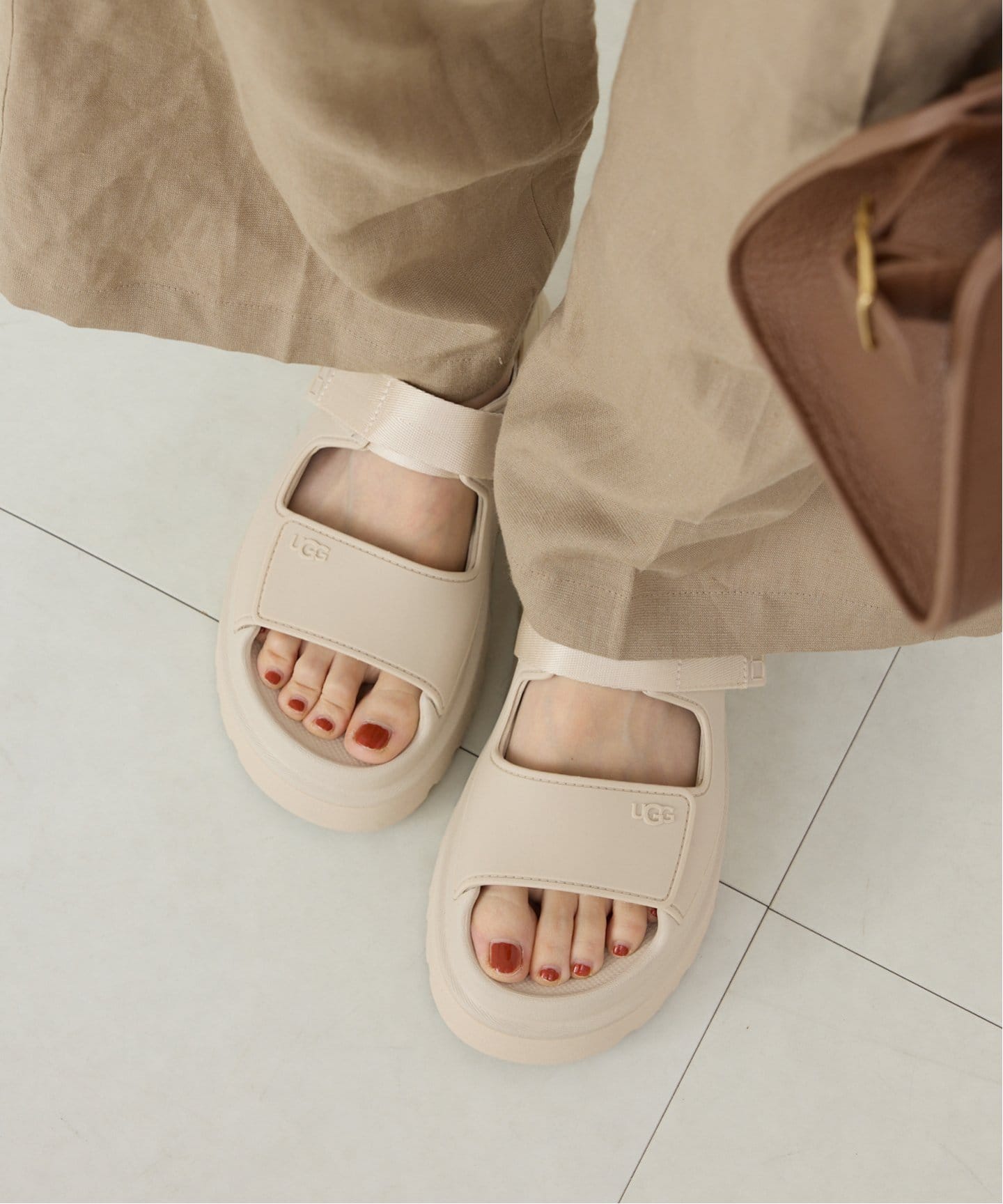 アグ GoldenGlow Sandal W GOLDENGLOW 22㎝ 一部WEB限定/追加》 UGG/アグ GoldenGlow Sandal W GOLDENGLOW