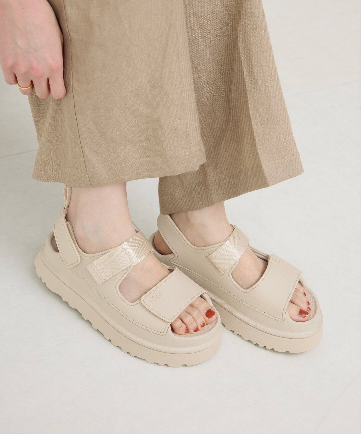一部WEB限定/追加予約》 UGG/アグ GoldenGlow Sandal W GOLDENGLOW  