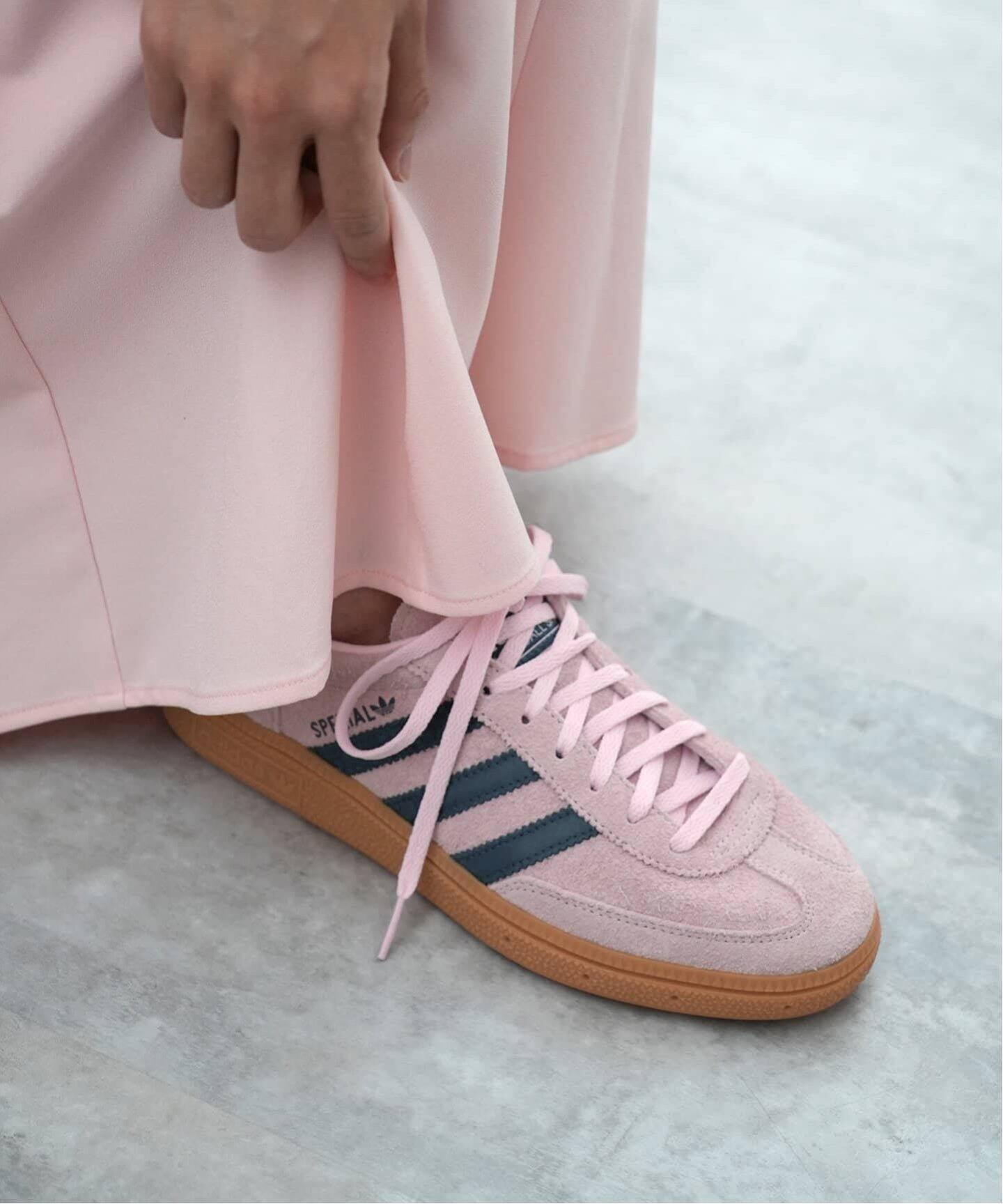adidas/アディダス HANDBALL SPEZIAL W IF6561（スニーカー）｜SLOBE 