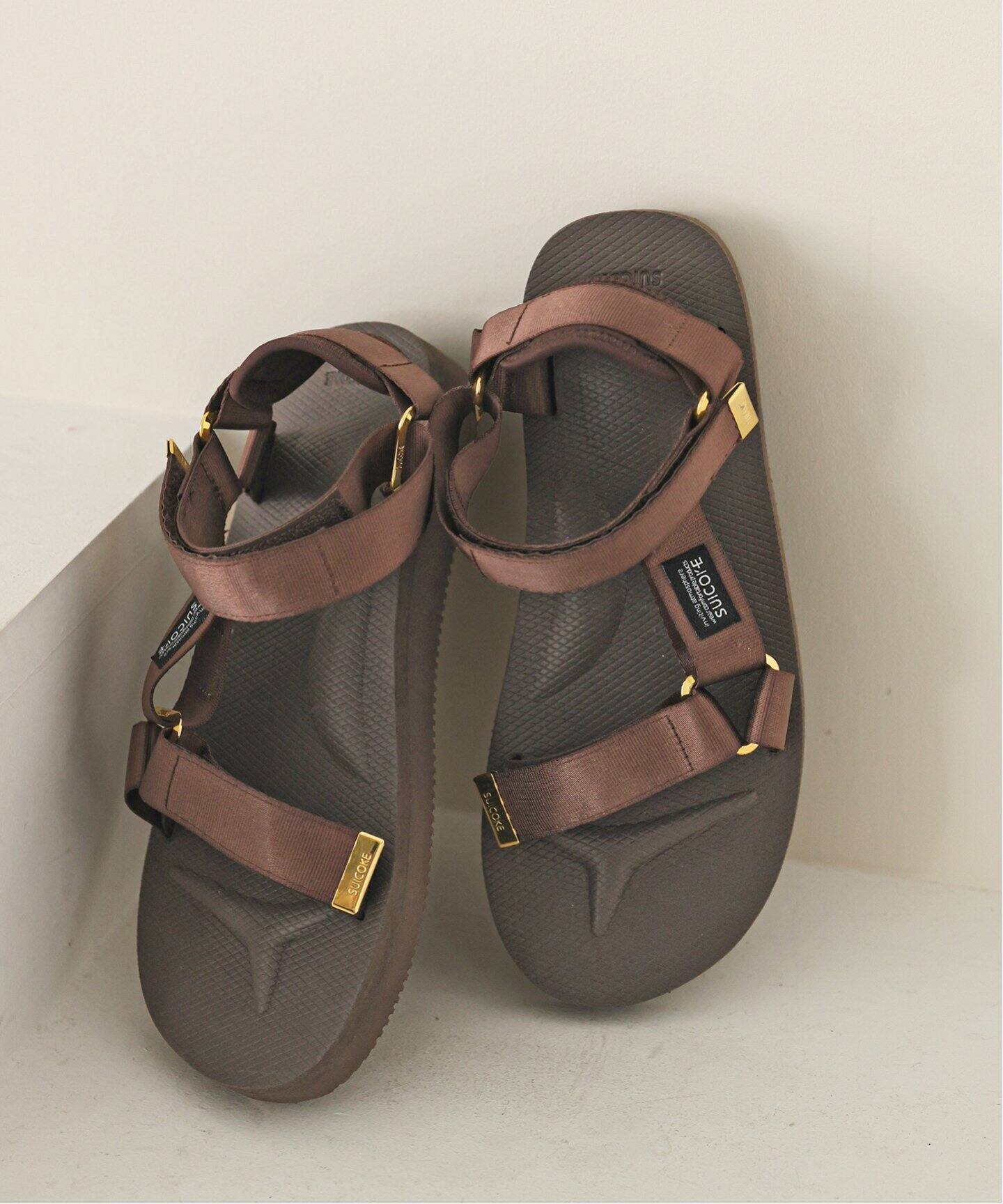 【新品】SUICOKEスイコック SLOBEイエナ別注 サンダル 23cm 楽天市場】SUICOKE/スイコック SLOBE別注 サンダル OG-022Cab