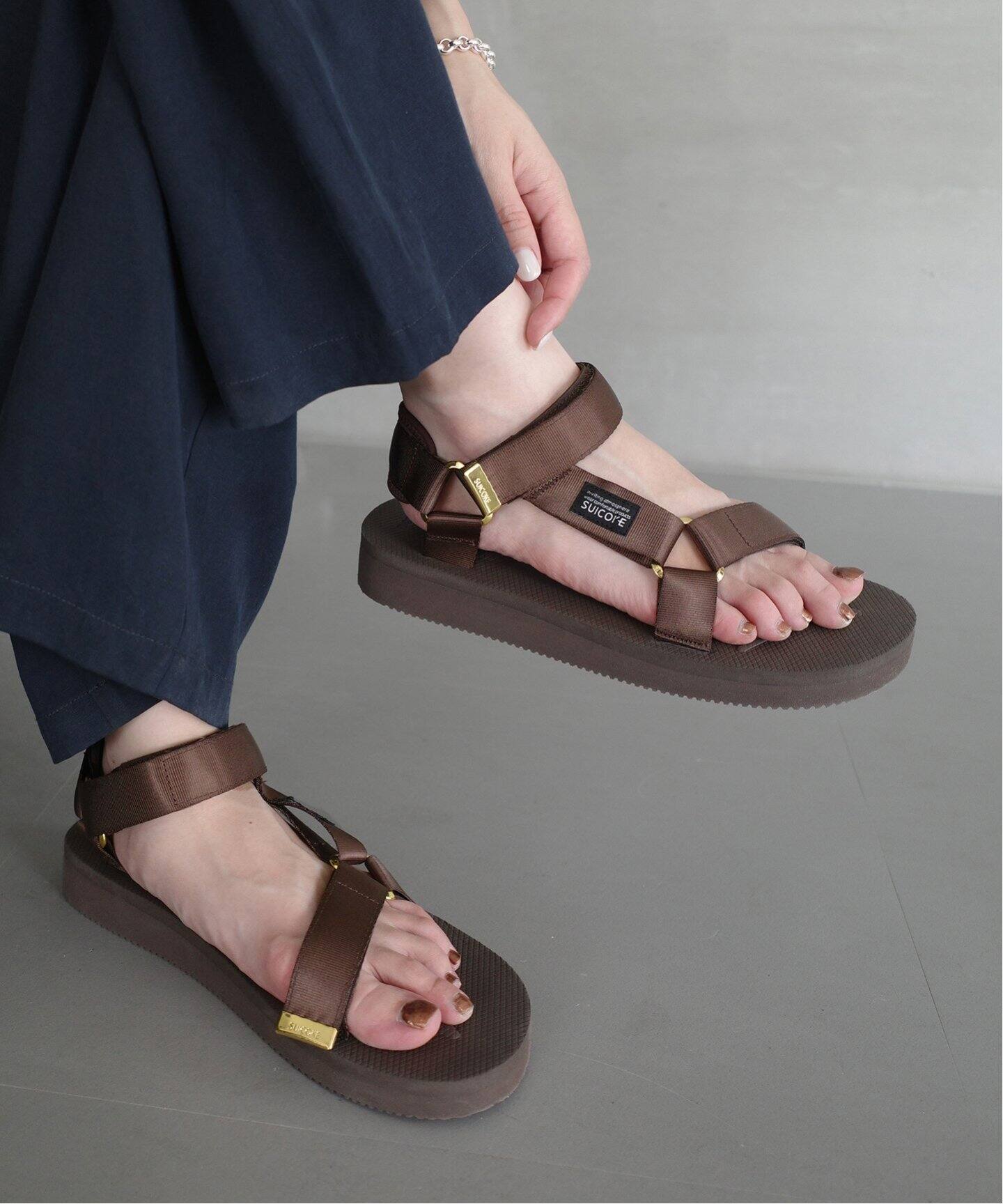 予約》SUICOKE/スイコック SLOBE別注 サンダル OG-022Cab（サンダル  