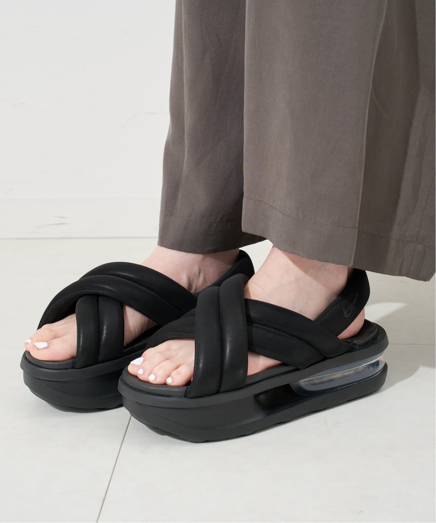 Nike Air Max Isla FJ5929-003 Black 美品 Nike Women's Air Max ISLA Sandal 'Black' (FJ5929-003