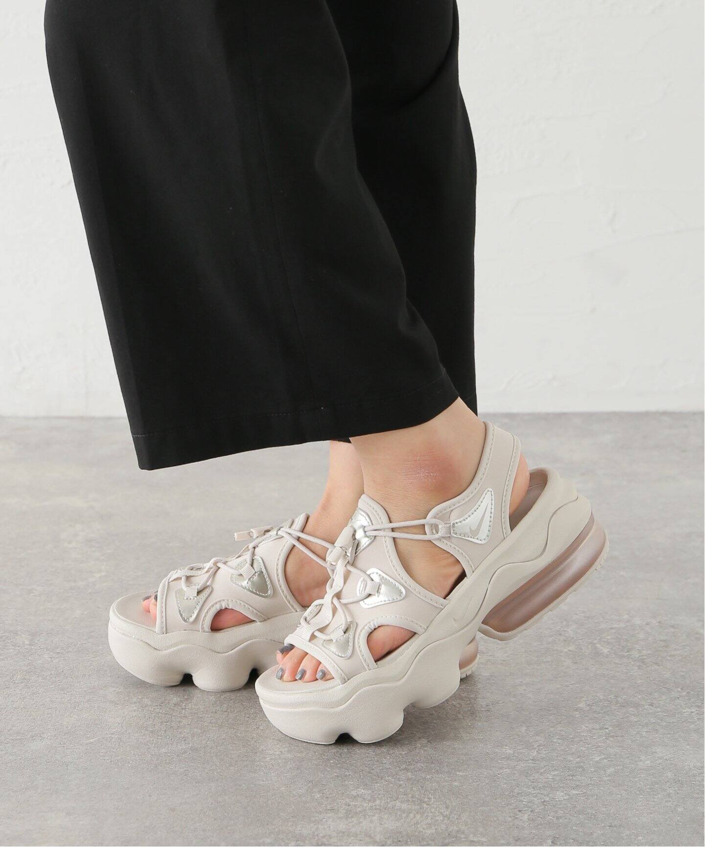 WEB限定》NIKE / ナイキ KOKO サンダル(ベージュ)（サンダル