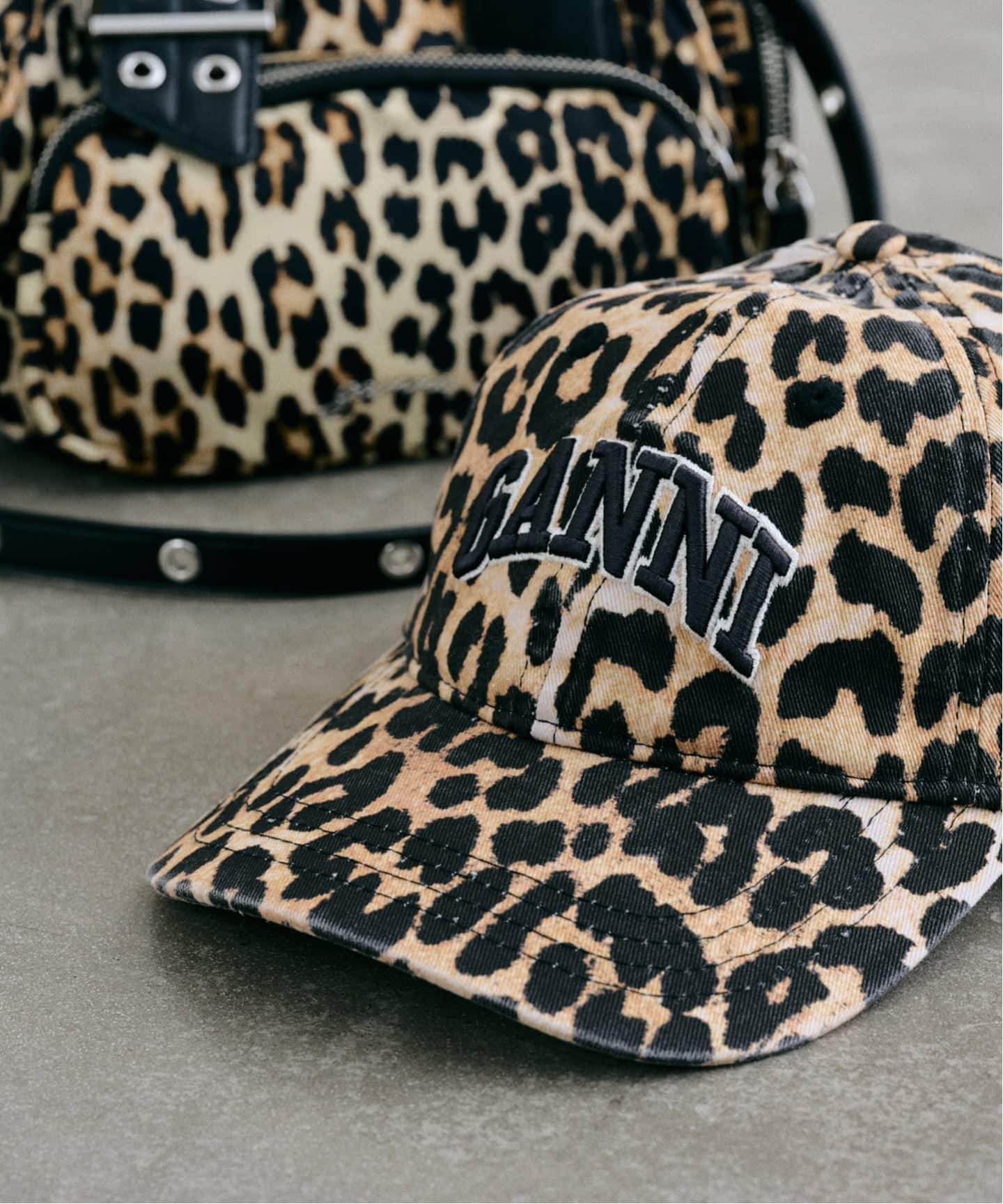 GANNI/ガニー Washed Cotton Canvas Leo Emb（キャップ）｜U by