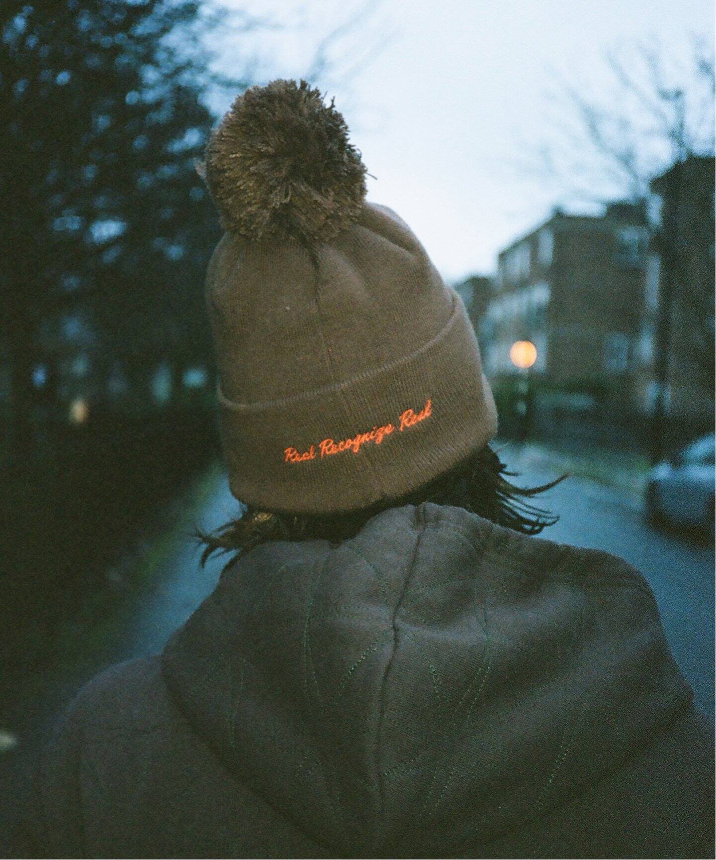 BoTT*NEW ERA OG LOGO CUFFED POM BEANIE 1434104 1/14341 042（ニット  