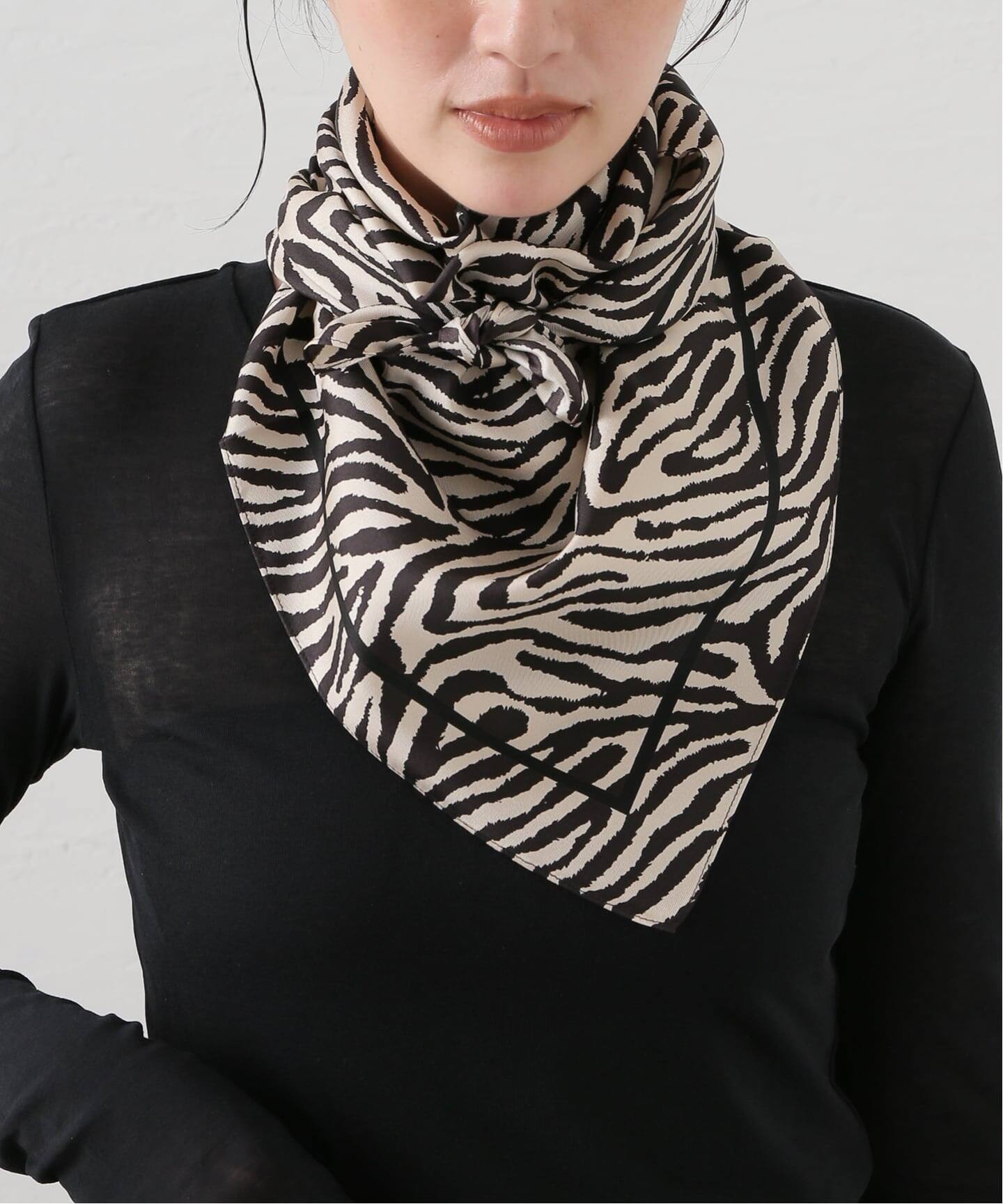 スカーフ TOUTE LA V SCARF Vince Camuto 100% Silk 72