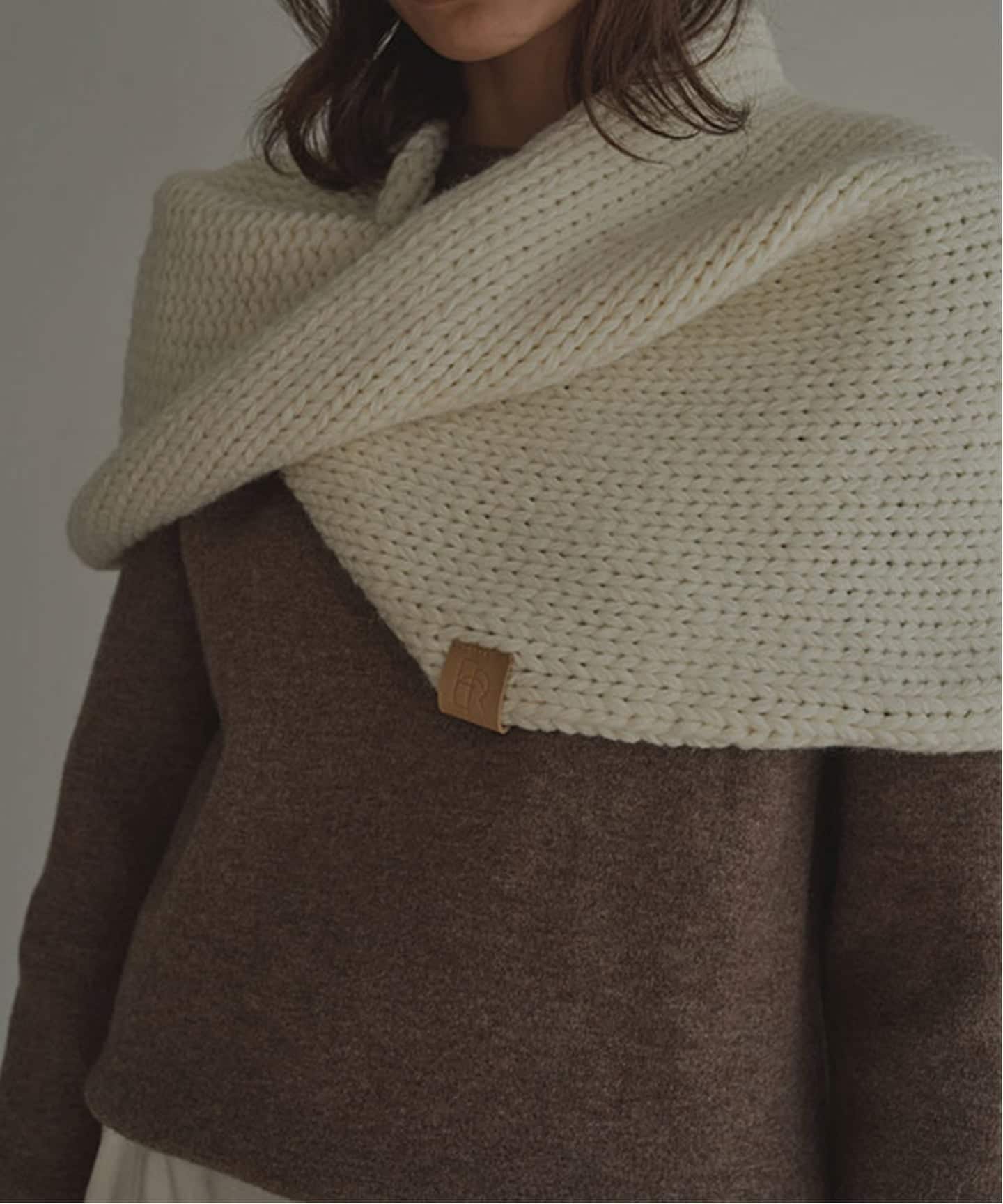 ETRE TOKYO バルキーヤーンハンドニットスヌード（マフラー）｜BOICE