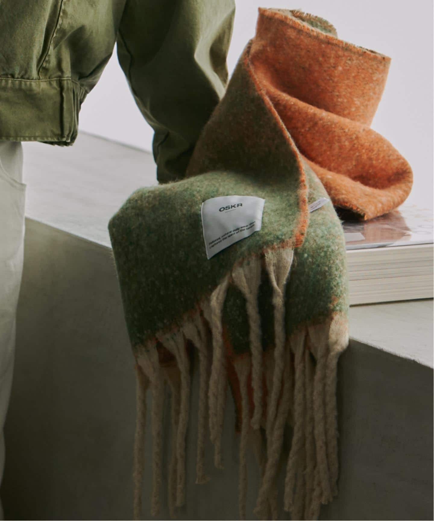 OSKR別注 フリンジ シャギーバイカラーマフラー（マフラー）｜B.C