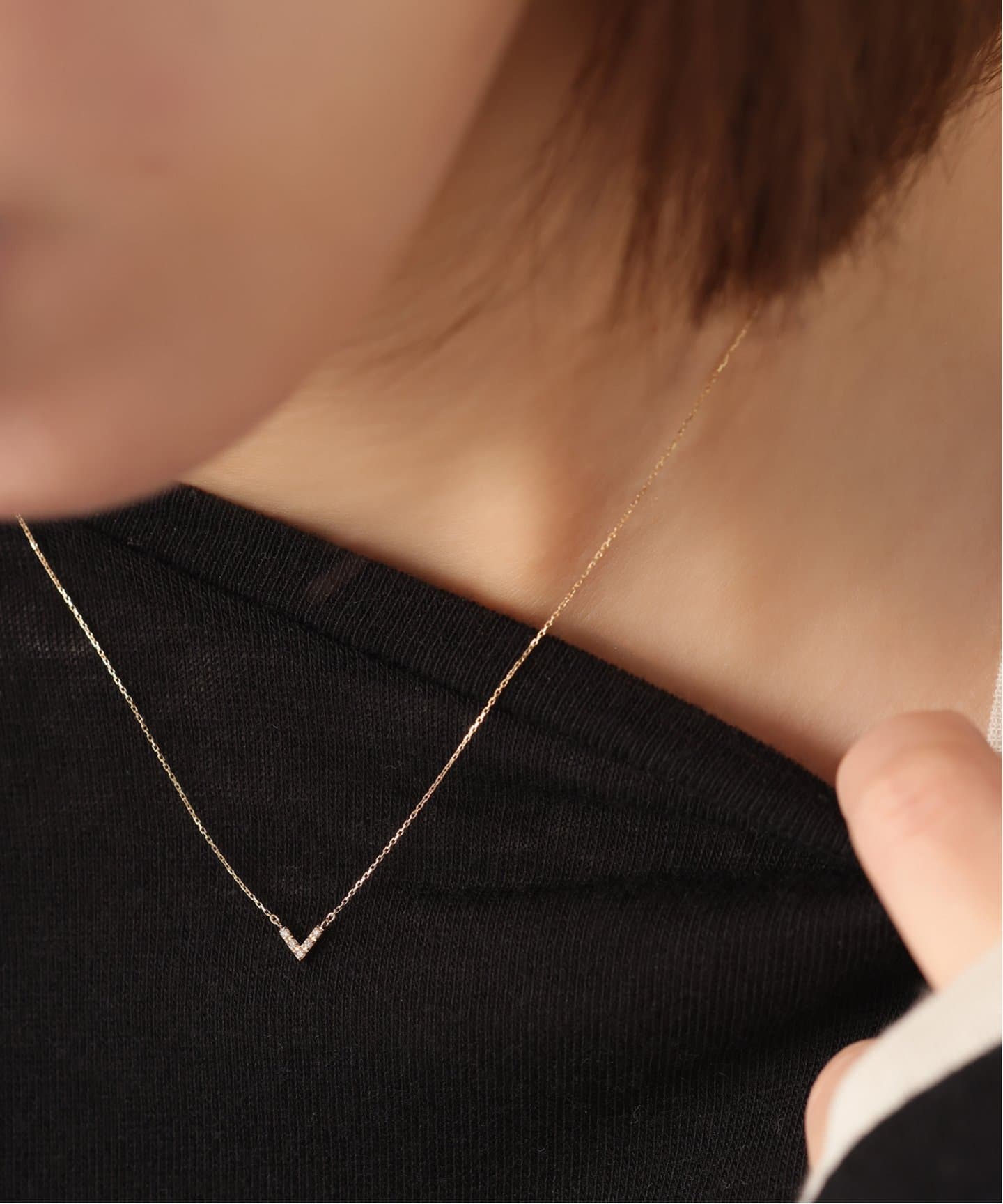 【新品・未使用】Lilas｜スリムダイヤラインネックレス K10 Vラインダイヤネックレス K10（ネックレス）｜Lilas（リラ）の