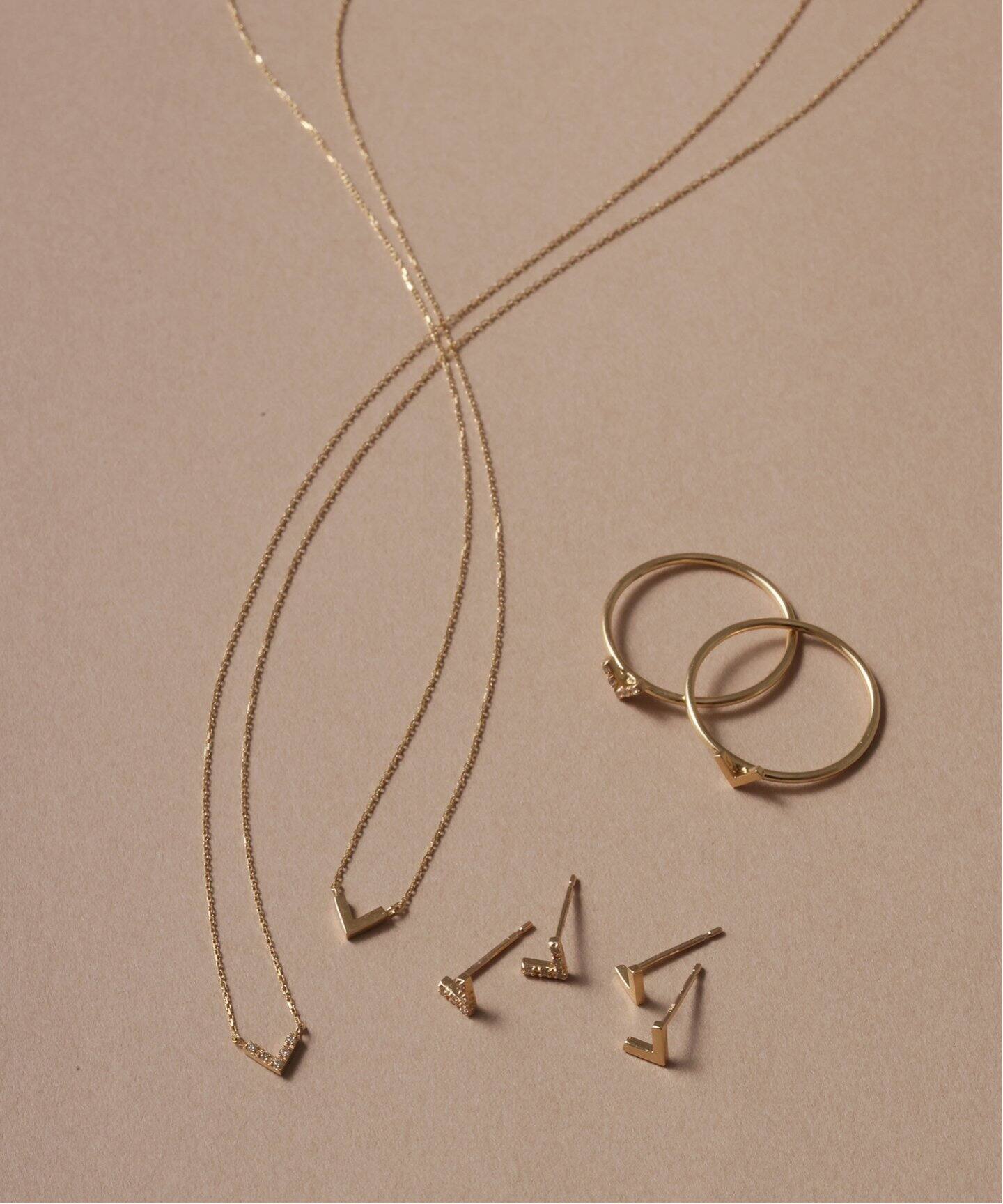 【新品・未使用】Lilas｜スリムダイヤラインネックレス K10 WEB限定》カーブライン1粒ダイヤネックレス K10（ネックレス