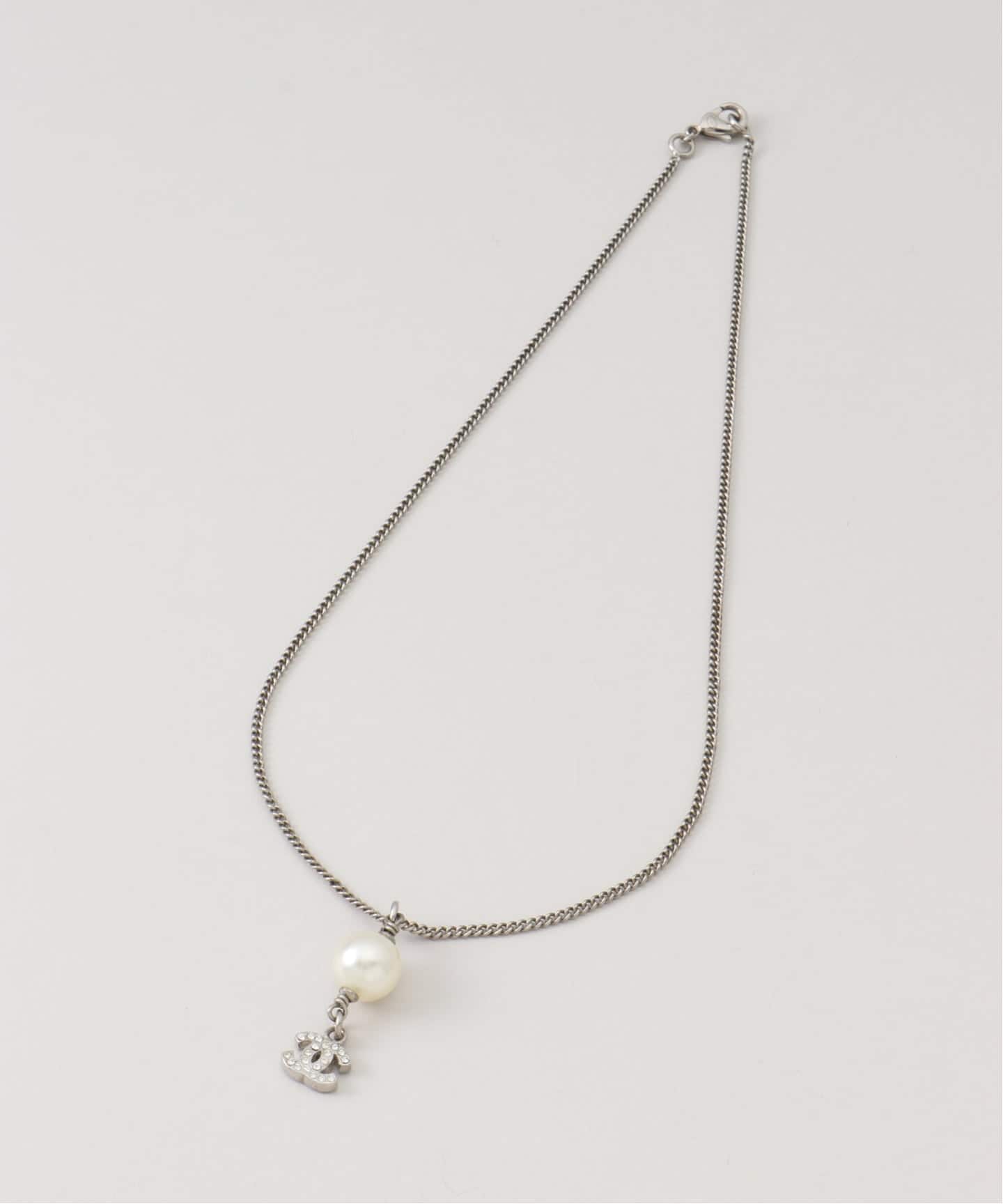 CHANEL ヴィンテージネックレス　ホワイト 今日特価】Chanel ヴィンテージネックレス 高級感溢れる一品