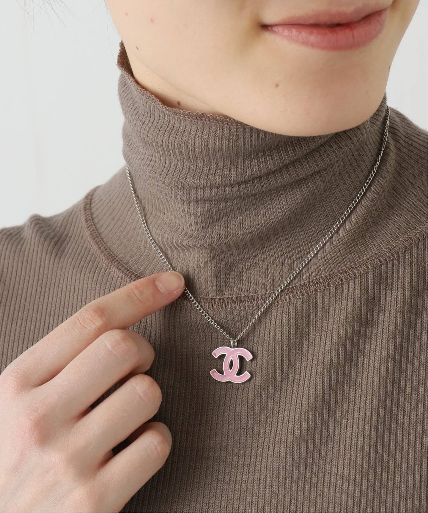 セール★CHANEL★激レア★アクセサリー柄★シャツ★ヴィンテージ★ピンク★難 NWT 24C $8000 2024 CHANEL PINK GOLD CC BUTTONS SHIRT TOP JACKET