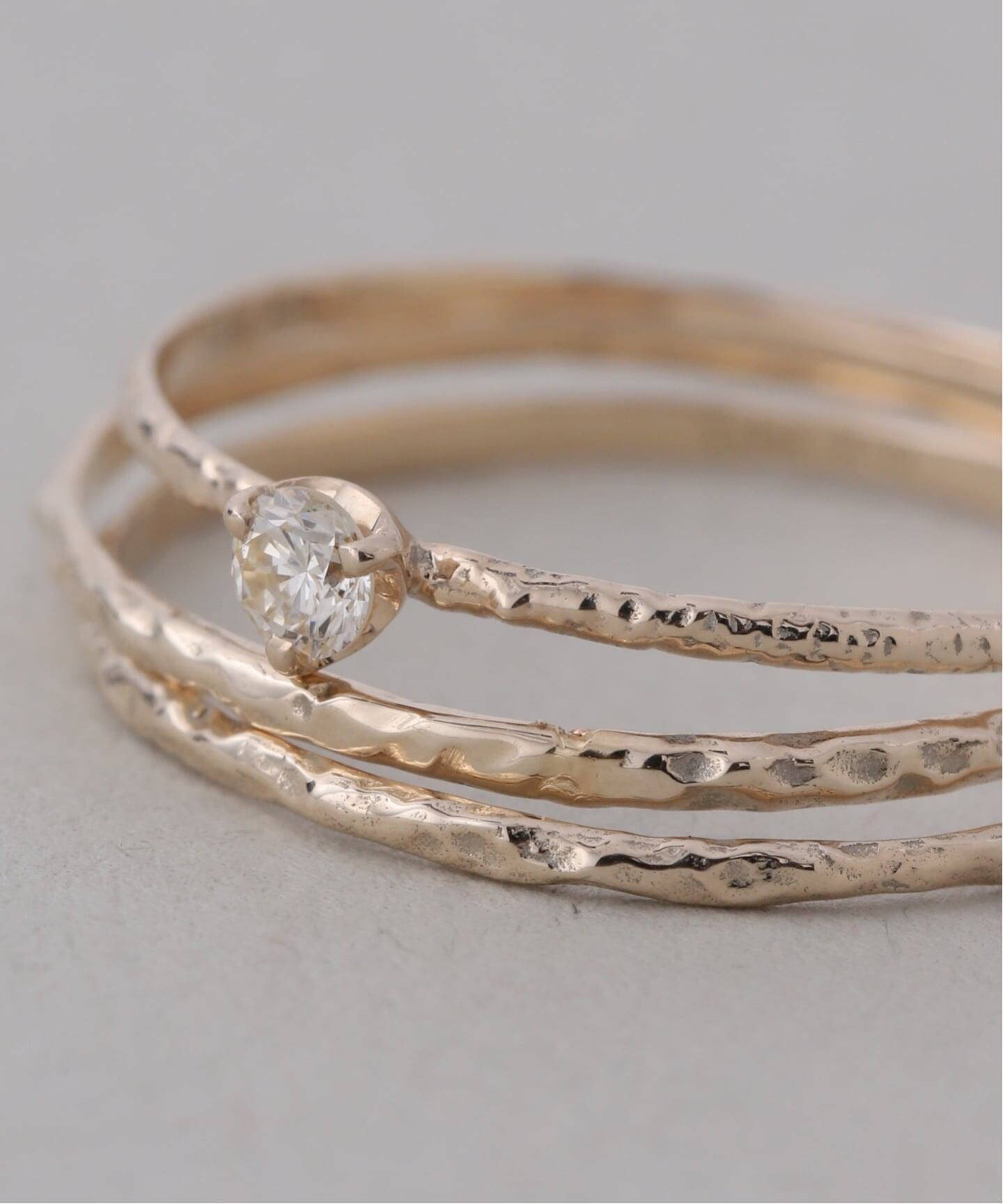 予約》10thテクスチャー3本ダイヤリング K10（リング）｜Lilas