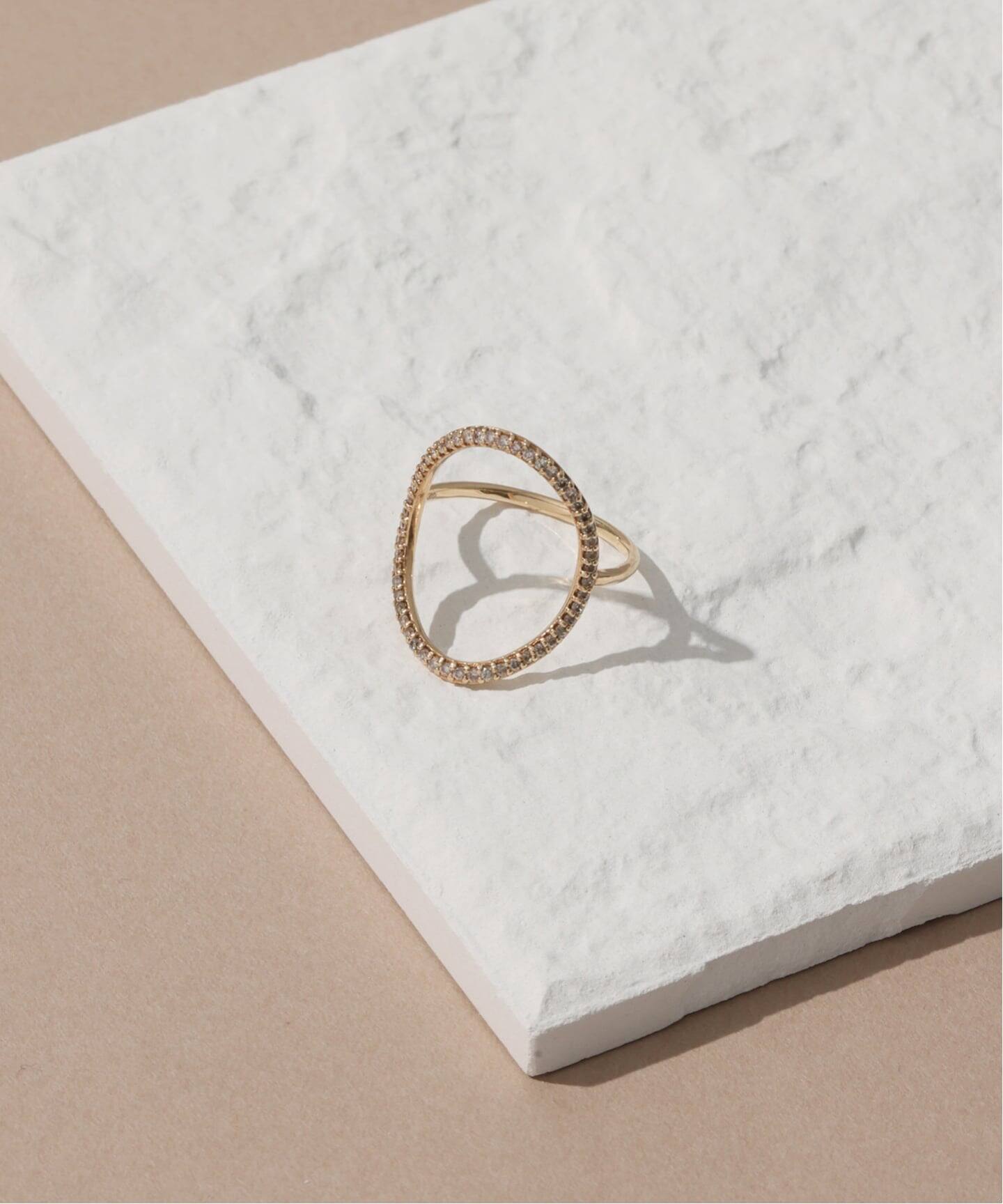 オーバルラインダイヤリング K10（リング）｜Lilas（リラ）の通販