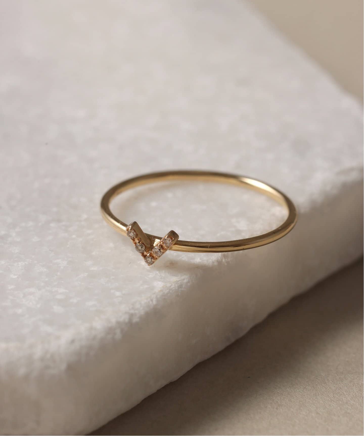 一部店舗+WEB限定》Vラインダイヤリング K10（リング）｜Lilas（リラ