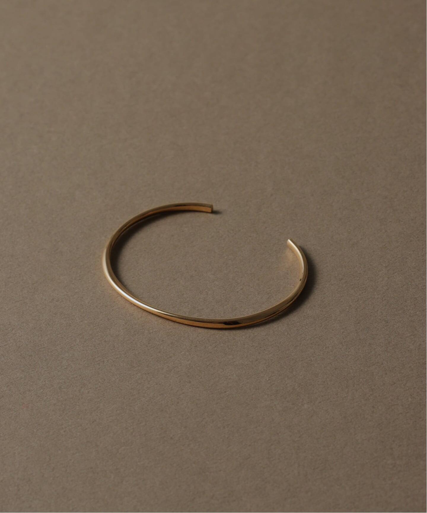 Lilas 2.5パイプC型バングル K10 スピック&スパン 美品 匿名 2.5パイプC型バングル K10 | リラバイスピック＆スパン(Lilas by