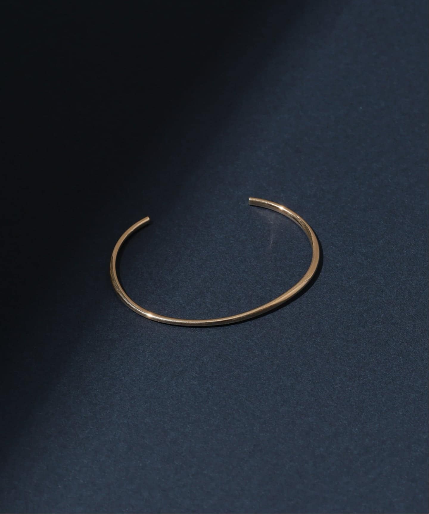 2.5パイプC型バングルワイド K10（ブレスレット・バングル）｜Lilas