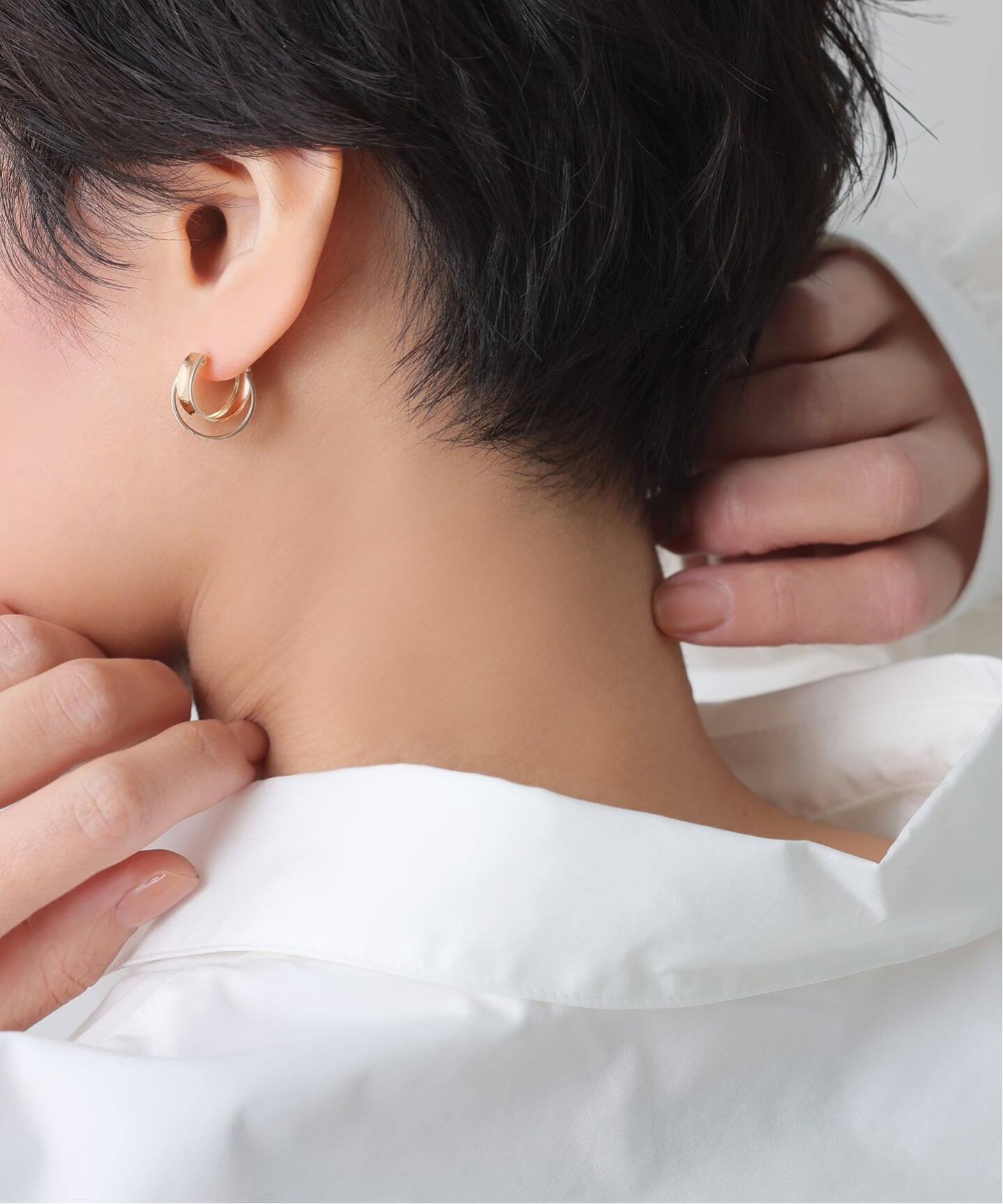 Lilas　ワイドラインクロスフープピアス　 K10 ワイドラインクロスフープピアス K10（両耳）（ピアス（両耳用