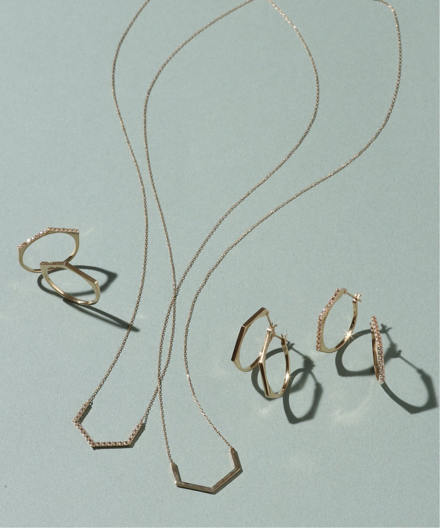 予約》arrowライン ピアス K10(両耳)（ピアス（両耳用