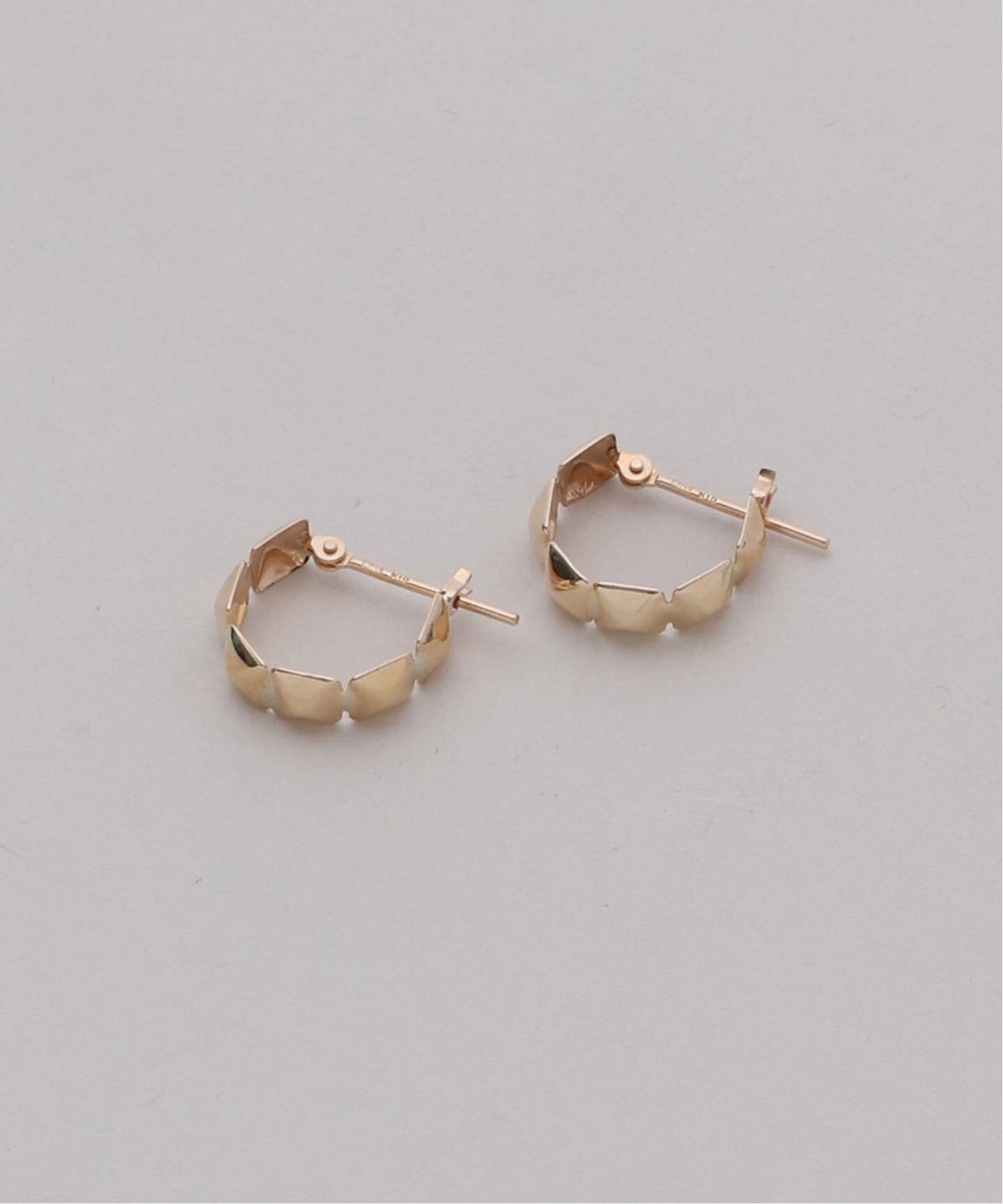Lilas（リラ）　ゴールド フープピアス リラ Lilas 1ピースダイヤテクスチャーフープピアス K18（両耳
