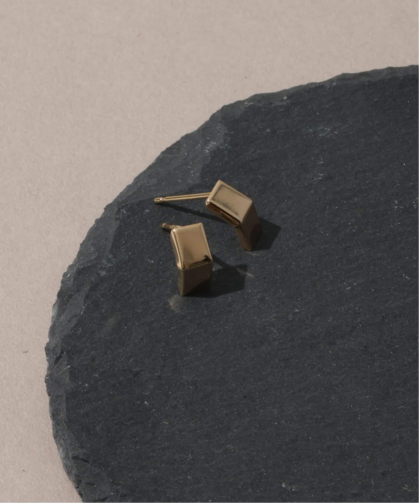 スモールベントピアス K10（両耳）（ピアス（両耳用））｜Lilas（リラ