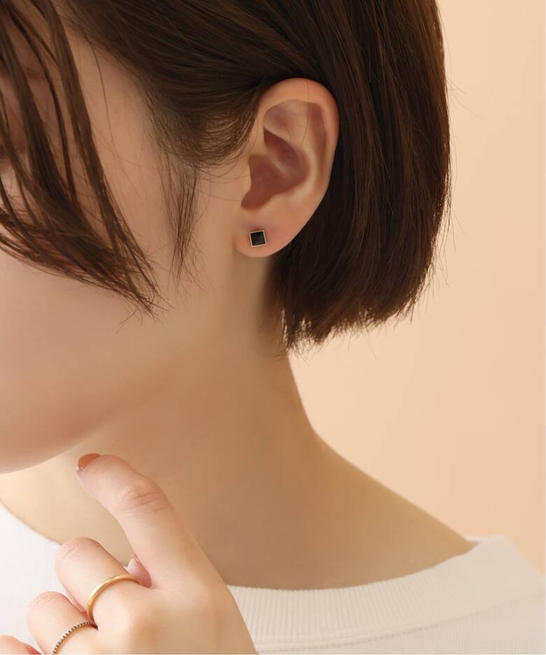 オニキスピラミッドモチーフ4mmピアス K10（両耳）（ピアス（両耳用 