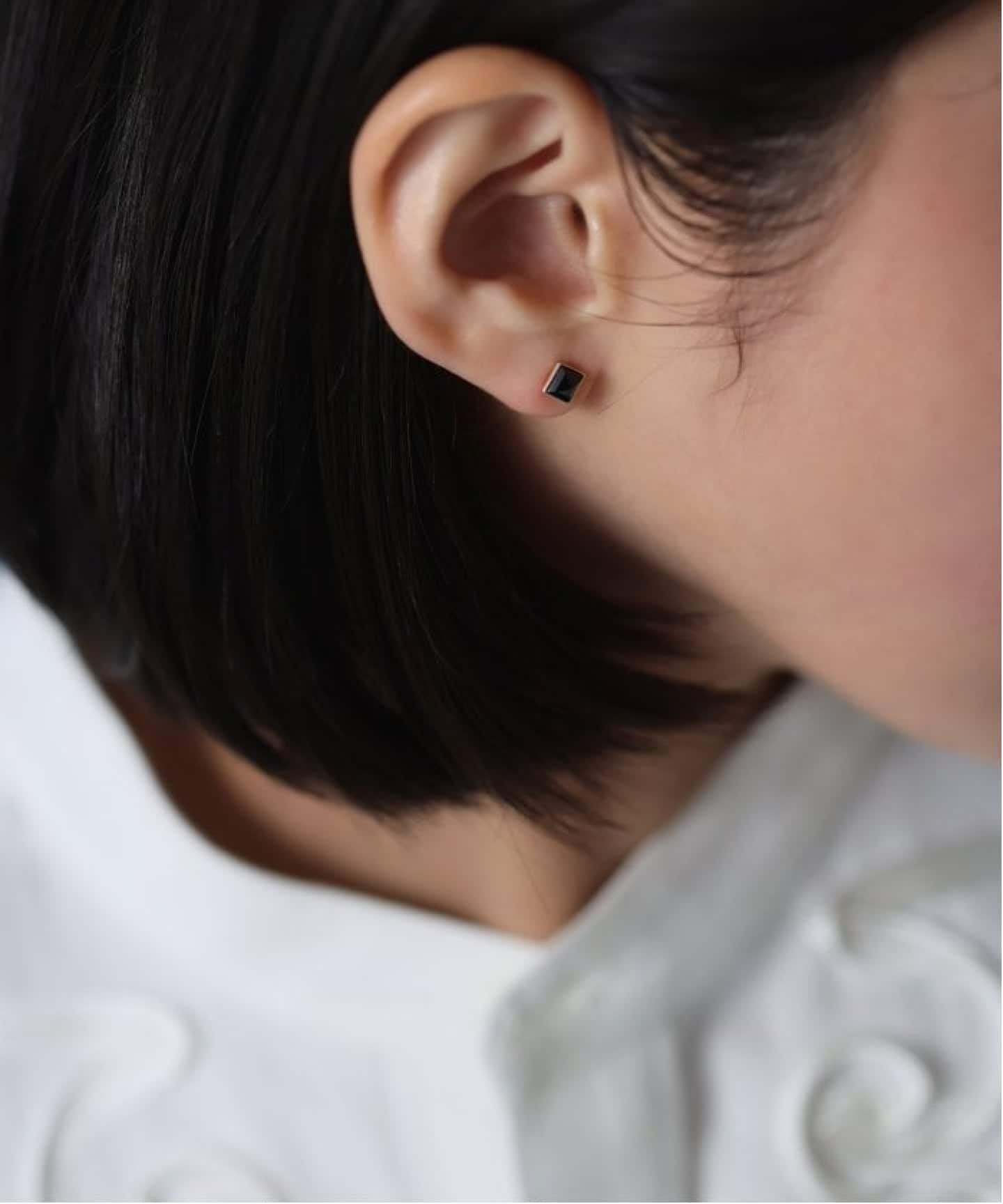 オニキスピラミッドモチーフ4mmピアス K10（両耳）（ピアス（両耳用