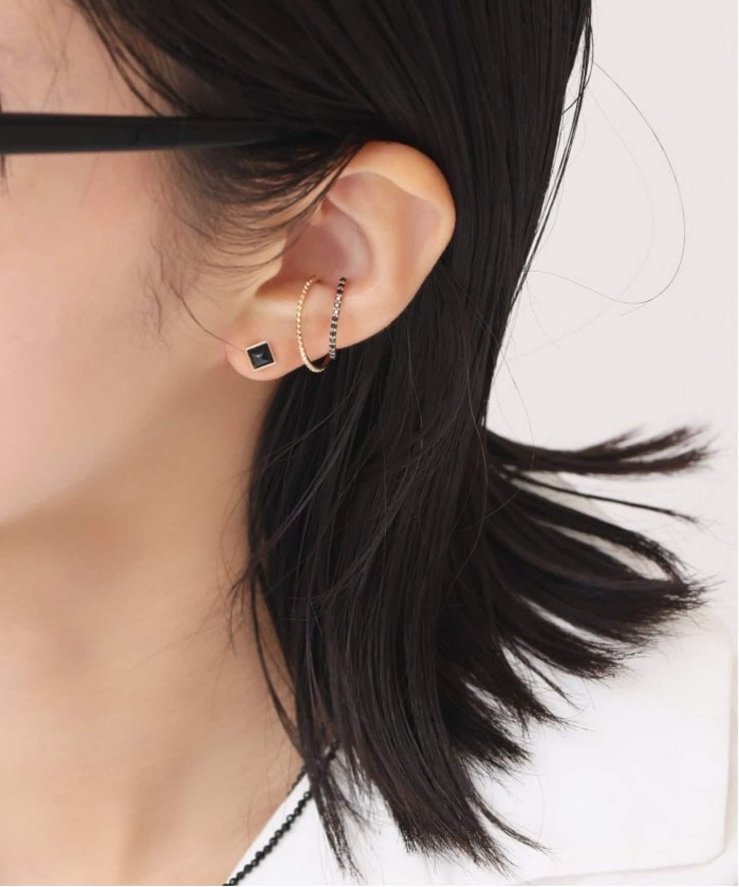 lilas オニキスピラミッドモチーフ4mmピアス K10 オニキスピラミッドモチーフ4mmピアス K10（両耳）（ピアス（両耳用