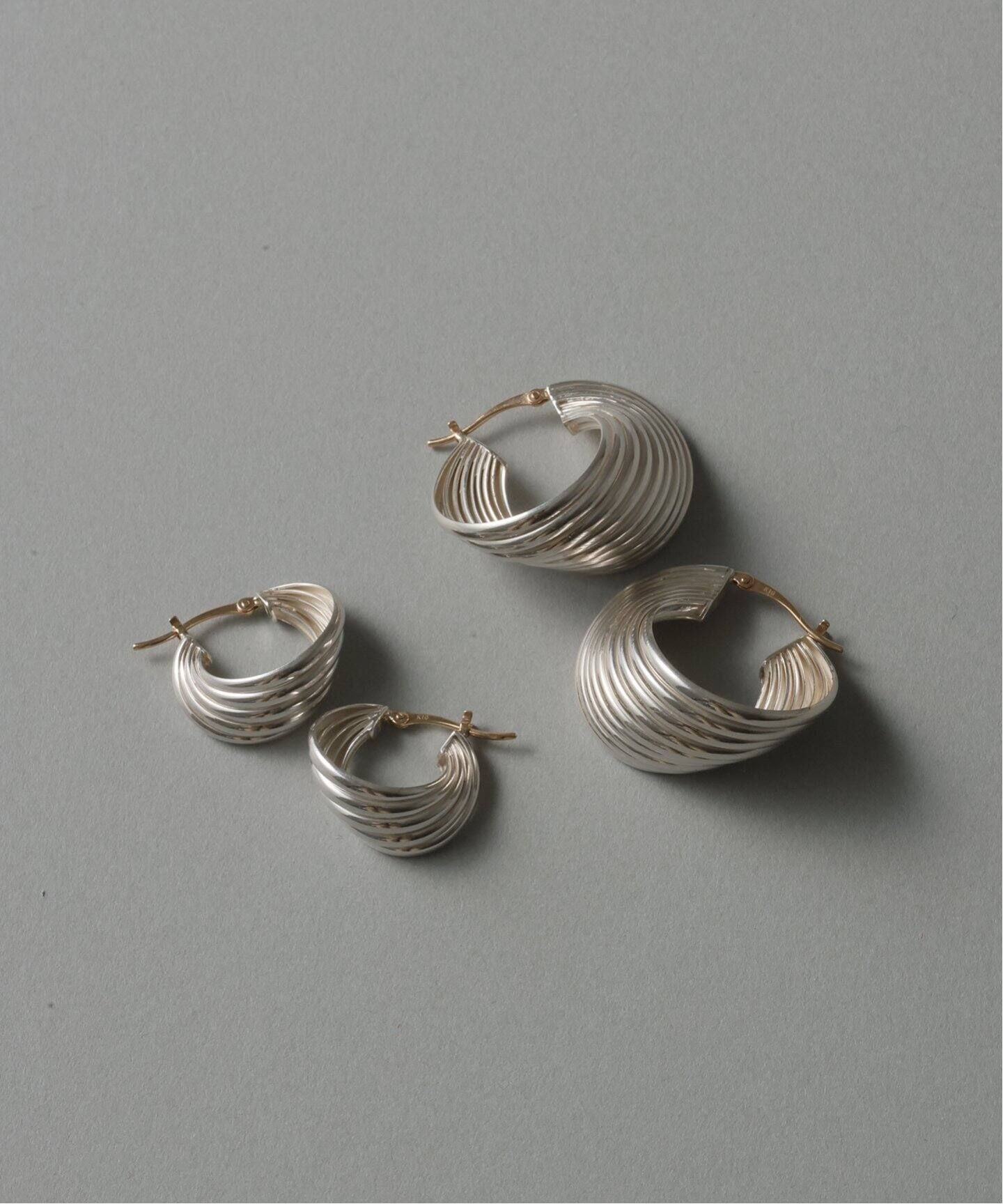 【超お買い得！】 SAMH by SV（両耳）（ピアス LILAS】5ラインカーブフープピアス アクセサリー