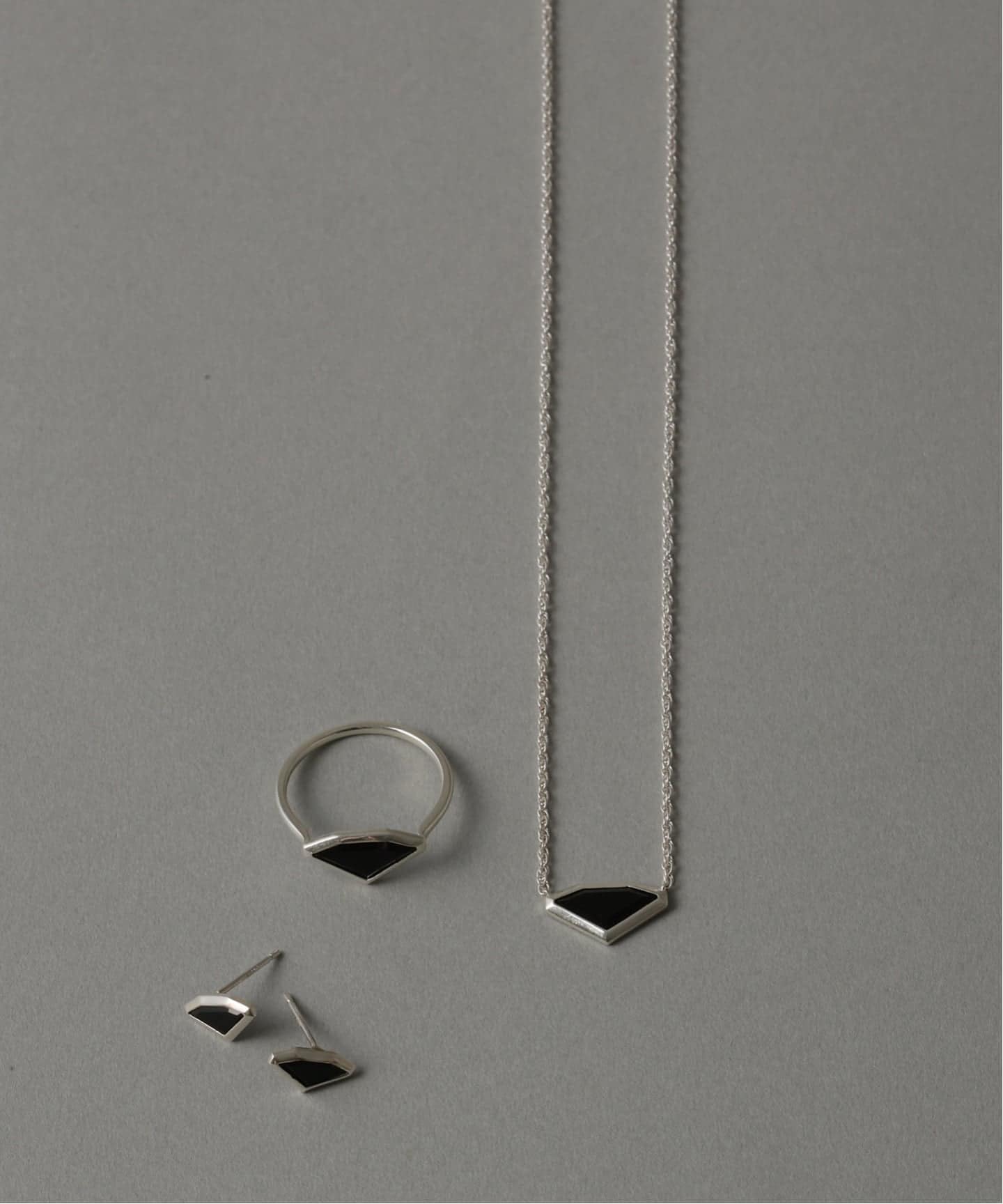 SAMH by LILAS】ダイヤモンドカットオニキスピアス SV（両耳）（ピアス