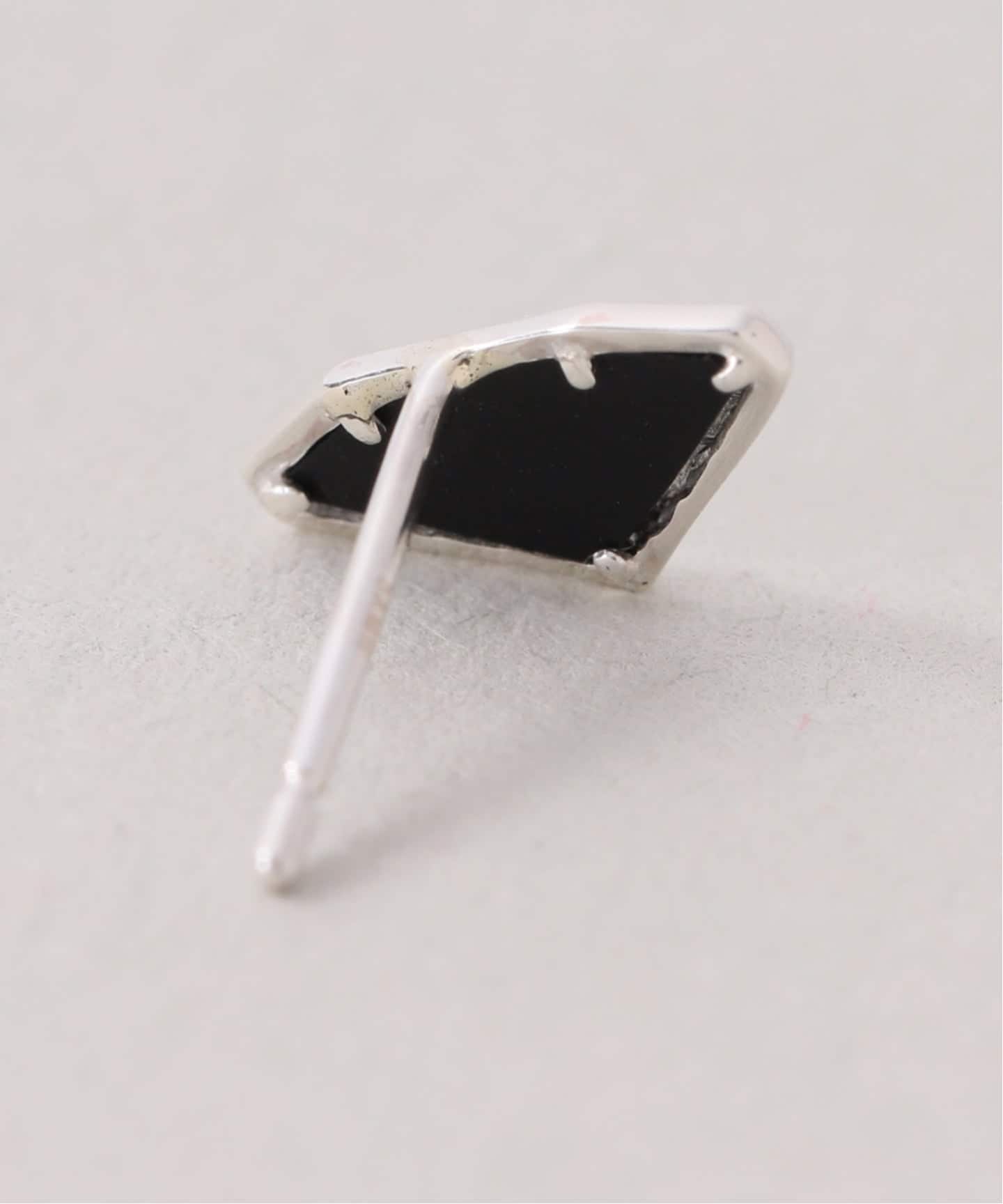 WEB限定》オニキスフープピアスM K10（両耳）（ピアス（両耳用