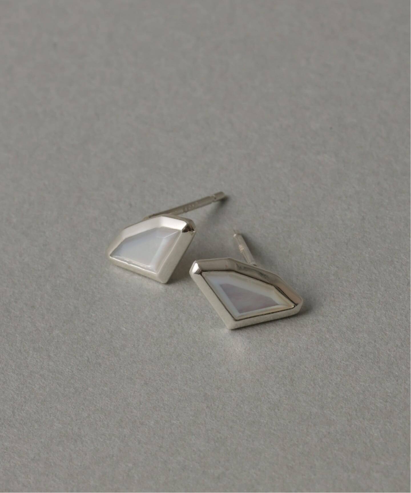 SAMH by LILAS】ダイヤモンドカットシェルピアス SV（両耳