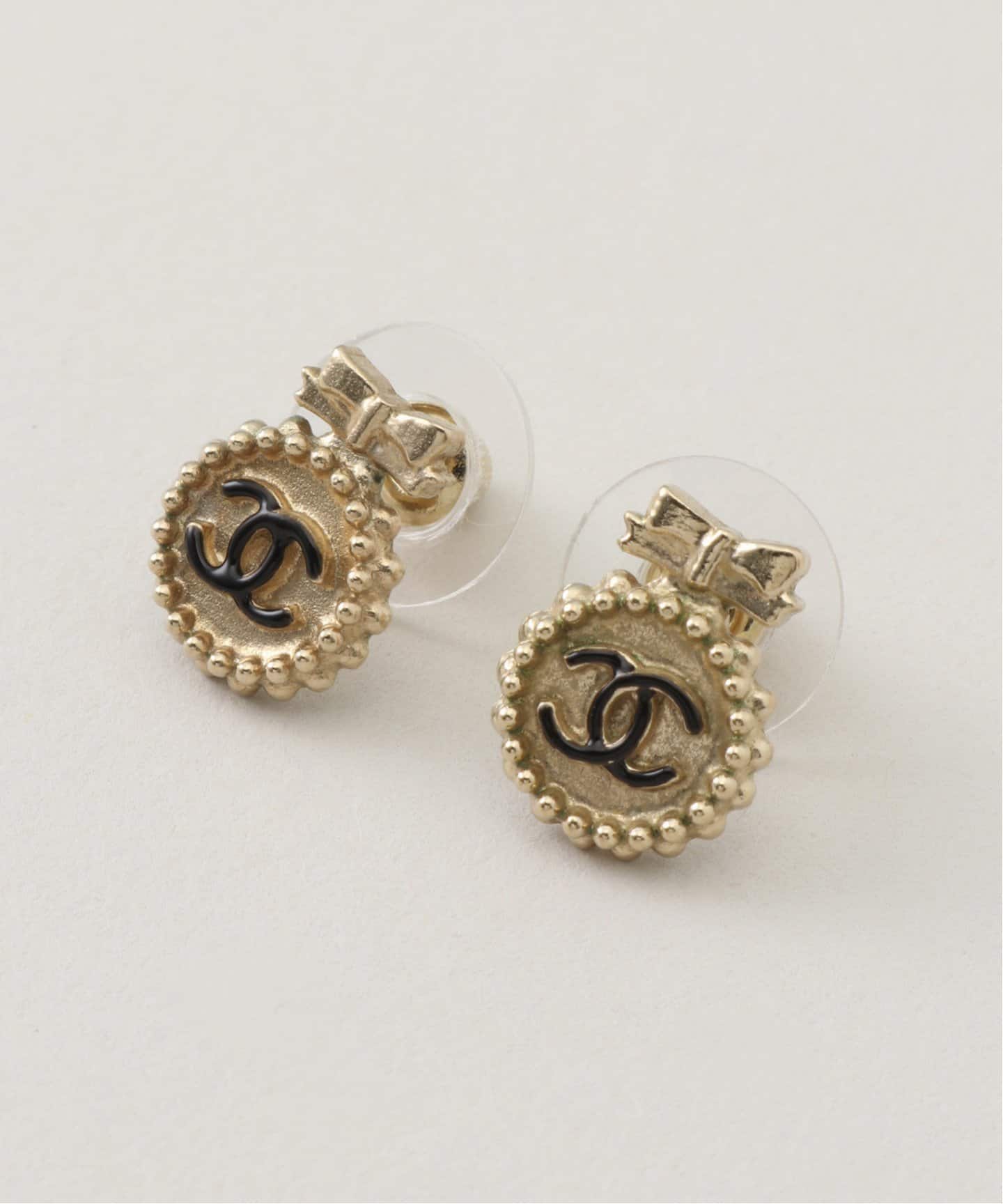 VINTAGE シャネル 15B シールド型ピアス VINTAGE CHANEL/シャネル】pierce(両耳)（ピアス（両耳用