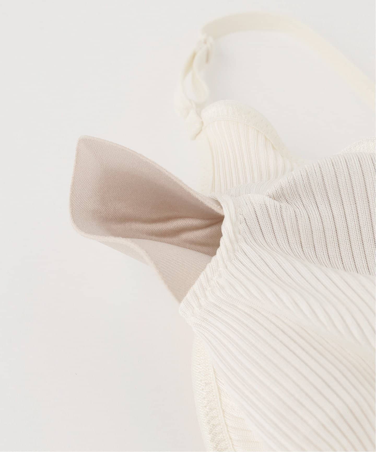 AROMATIQUE/アロマティック】シルクアコーディオン パッド付きショート