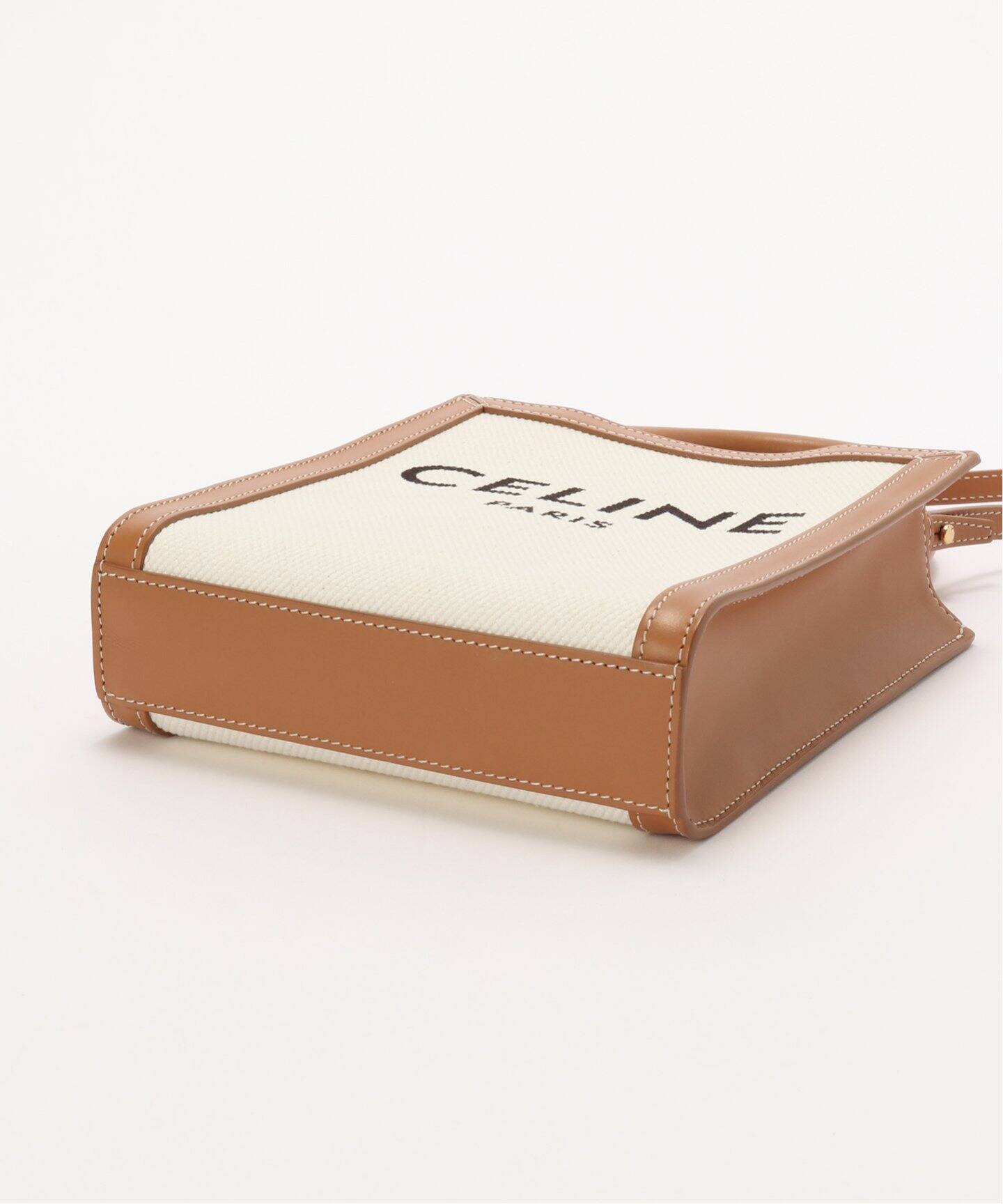 国内即発【CELINE】SMALL VERTICAL カバ 2wayバッグ 18981 Taupe 国内即発【CELINE】SMALL VERTICAL カバ 2wayバッグ 18981 Taupe