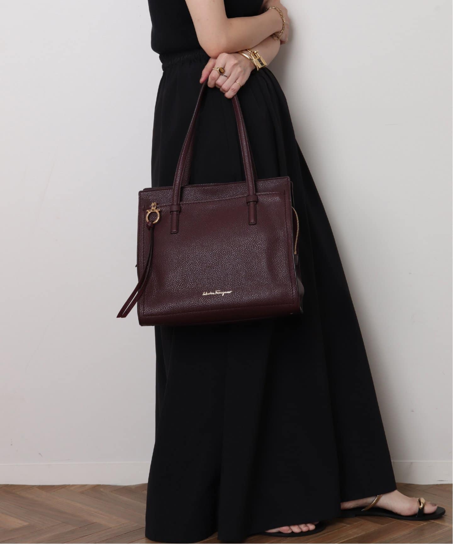 ☆Ferragamo☆Gancini トート ショルダーバッグ 正規品 GANCINI 美品 フェラガモ ガンチーニ 刺繍 レザー ハンドバッグ