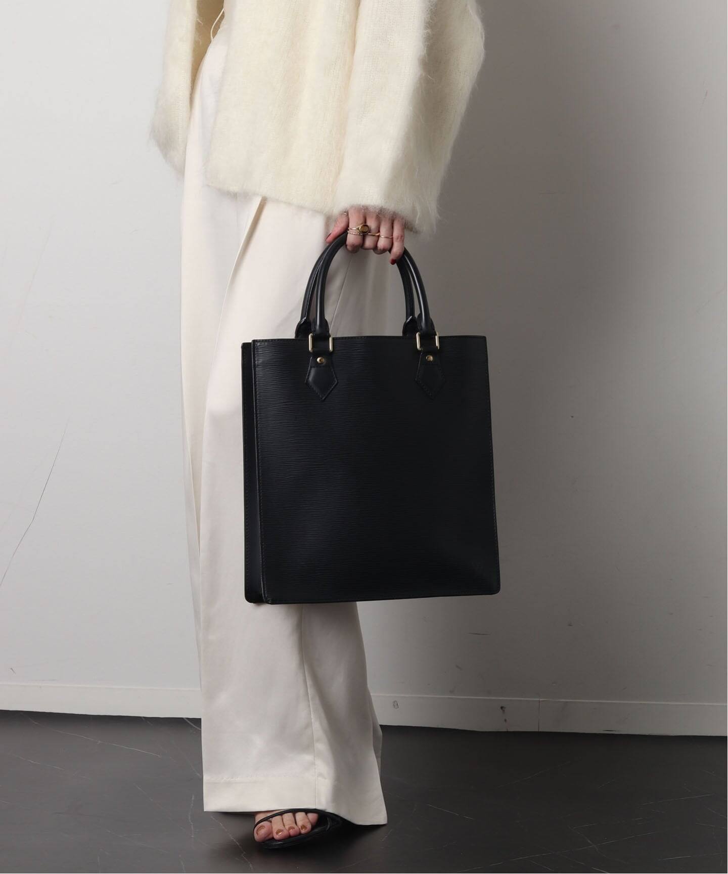 ルイ・ヴィトンLouis Vuitton LV Sac Plat トートバッグ ヴィトン】サックプラの使い勝手やサイズ感・旧型（廃盤品）と新型の