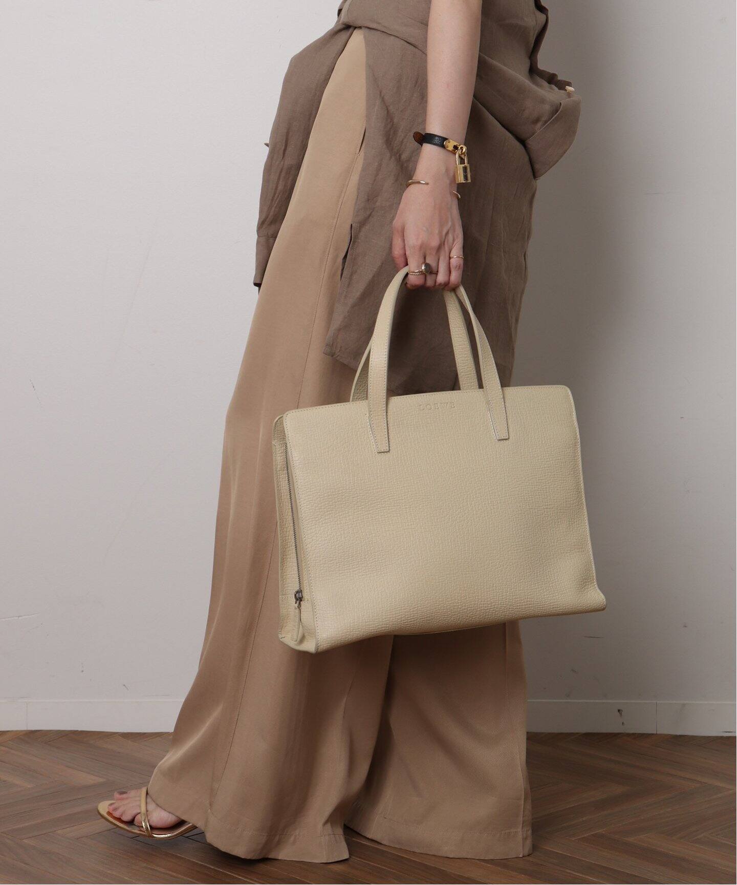 ストロー素材 ベージュ トートバッグ Loewe LOEWE ベージュ ストロー トートバッグ - メルカリ