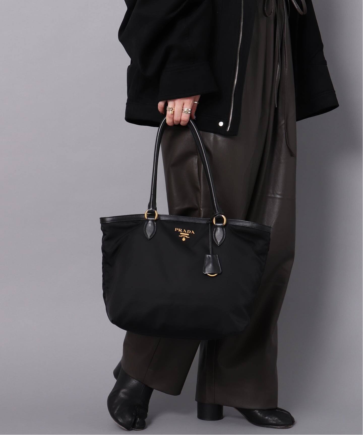〈gonnさん〉【1週間SALE】PRADA プラダ　トートバッグ　ブラック　黒 ブラック プラダ Re-edition 1978 Re-nylon Xサフィアーノレザー