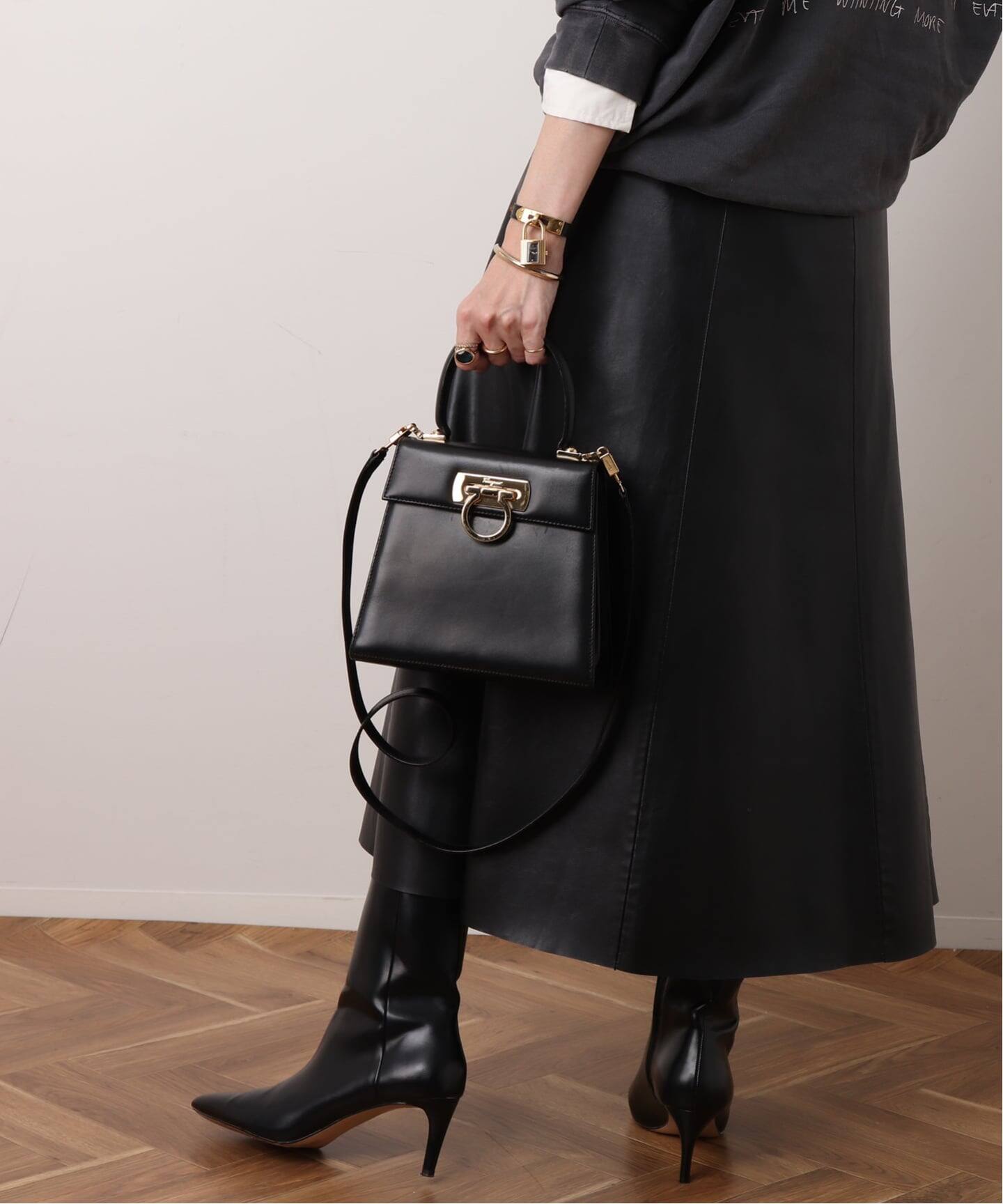 美品 Salvatore Ferragamo フェラガモ カデナ付き 2WAY Salvatore Ferragamo フェラガモ FERRAGAMO 二つ折り財布 ワンダ